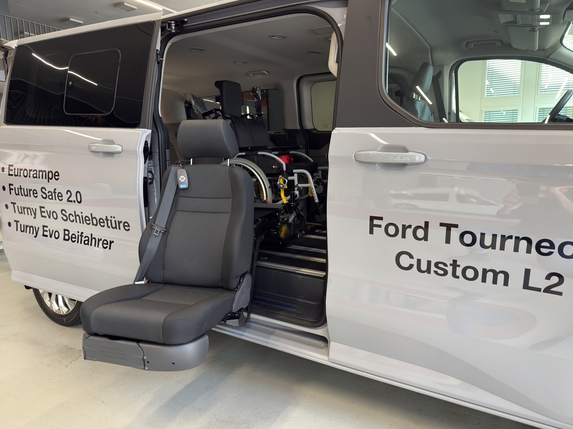 FORD Tourneo Bus 320 L2H1 Titanium Automat 4x4-image-15
