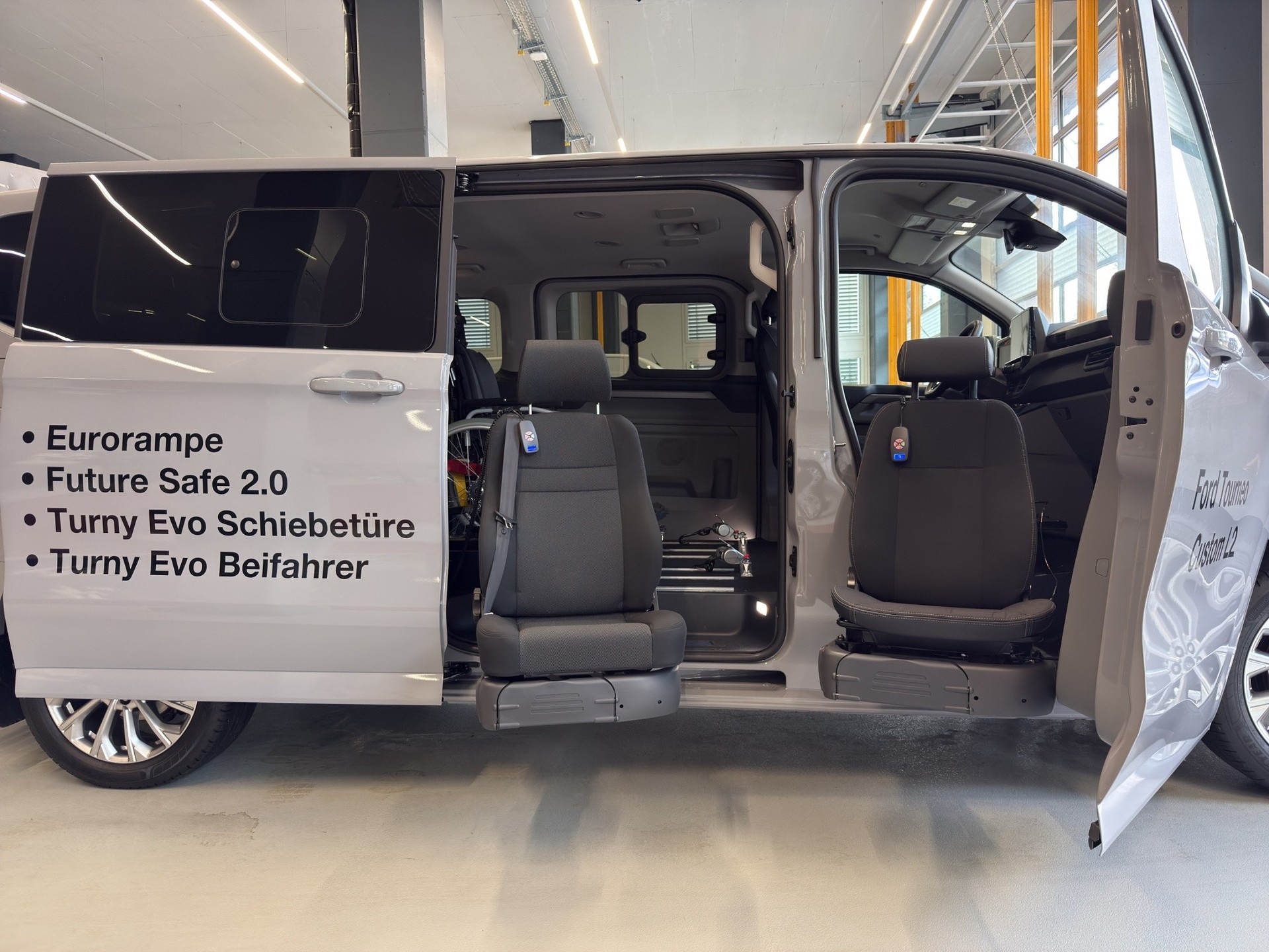 FORD Tourneo Bus 320 L2H1 Titanium Automat 4x4-image-13