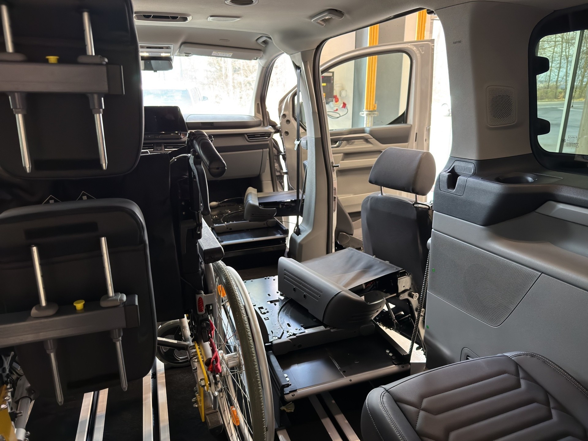 FORD Tourneo Bus 320 L2H1 Titanium Automat 4x4-showroom-element-2