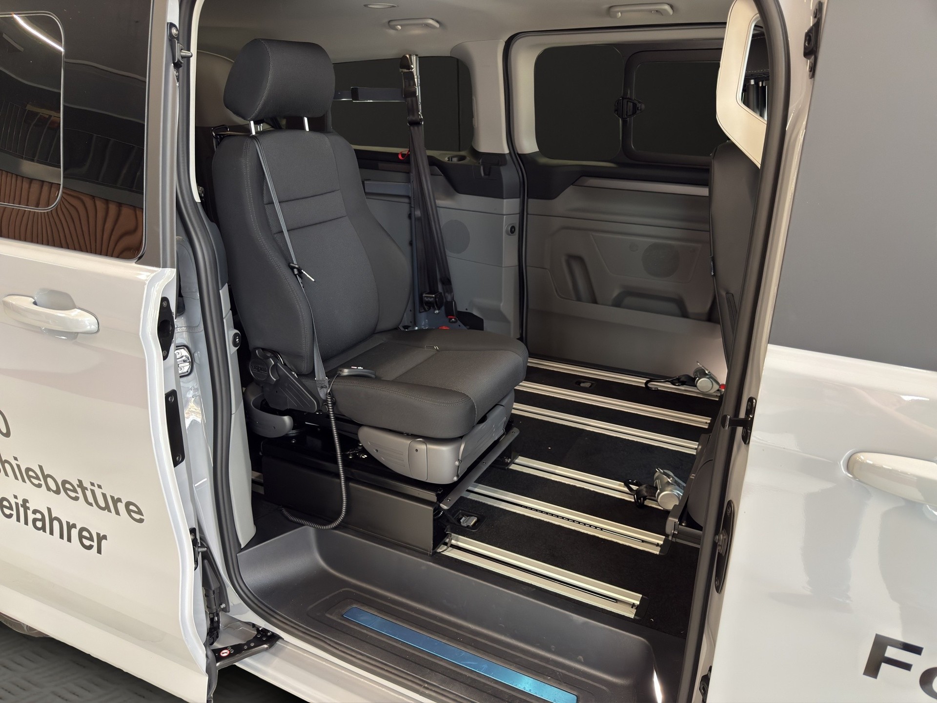FORD Tourneo Bus 320 L2H1 Titanium Automat 4x4-image-9