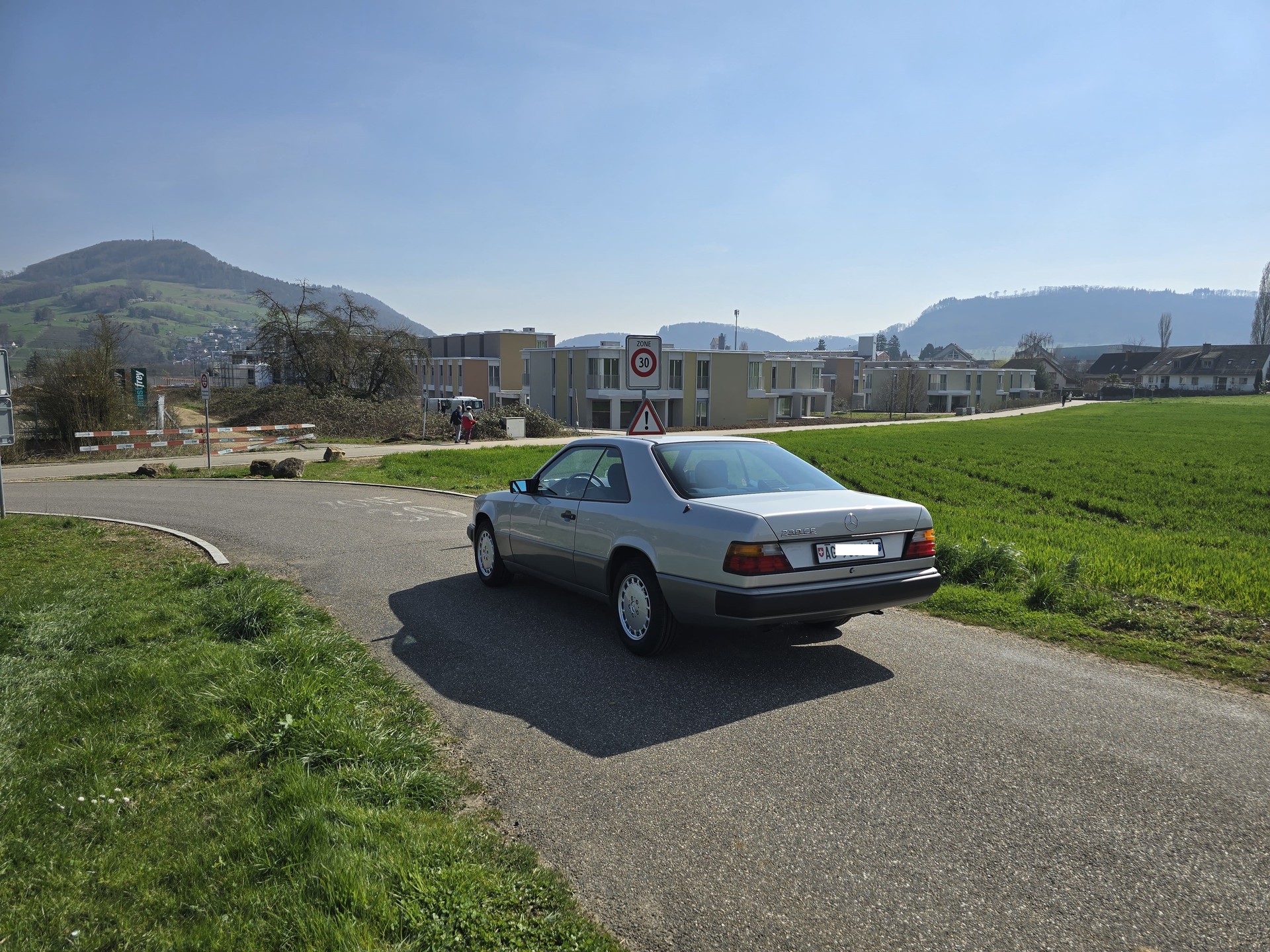 MERCEDES-BENZ 230-image-4