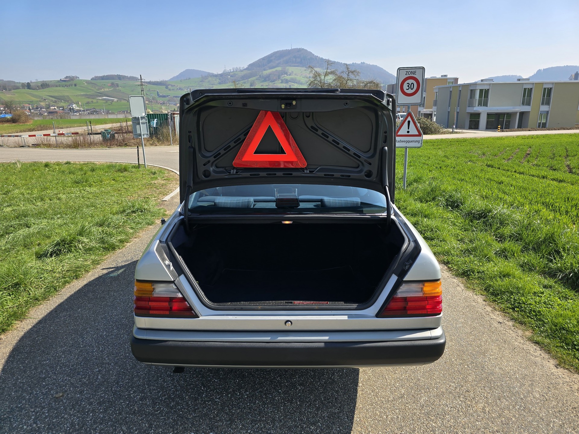 MERCEDES-BENZ 230-image-21