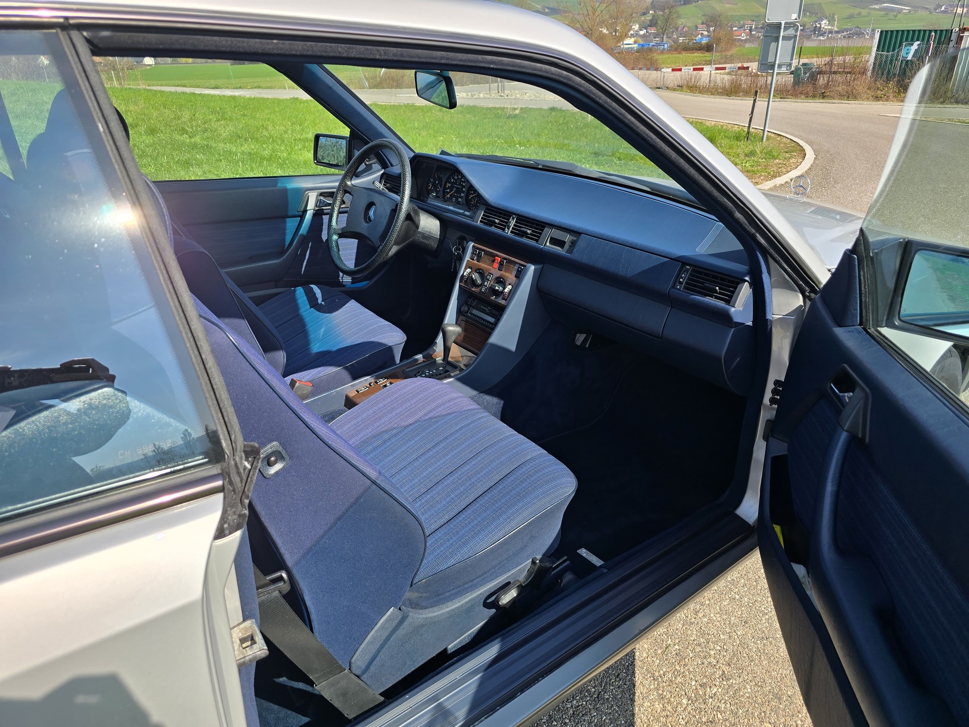 MERCEDES-BENZ 230-image-8