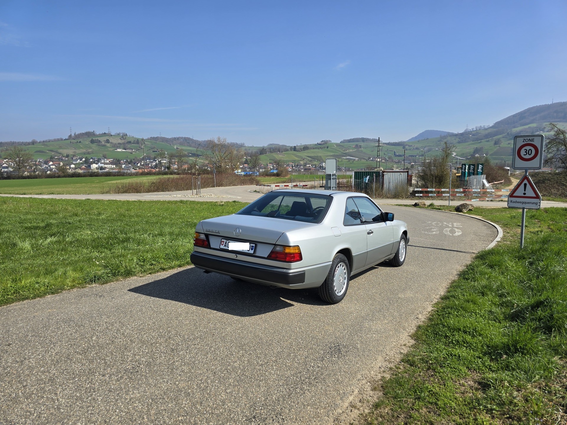 MERCEDES-BENZ 230-image-6