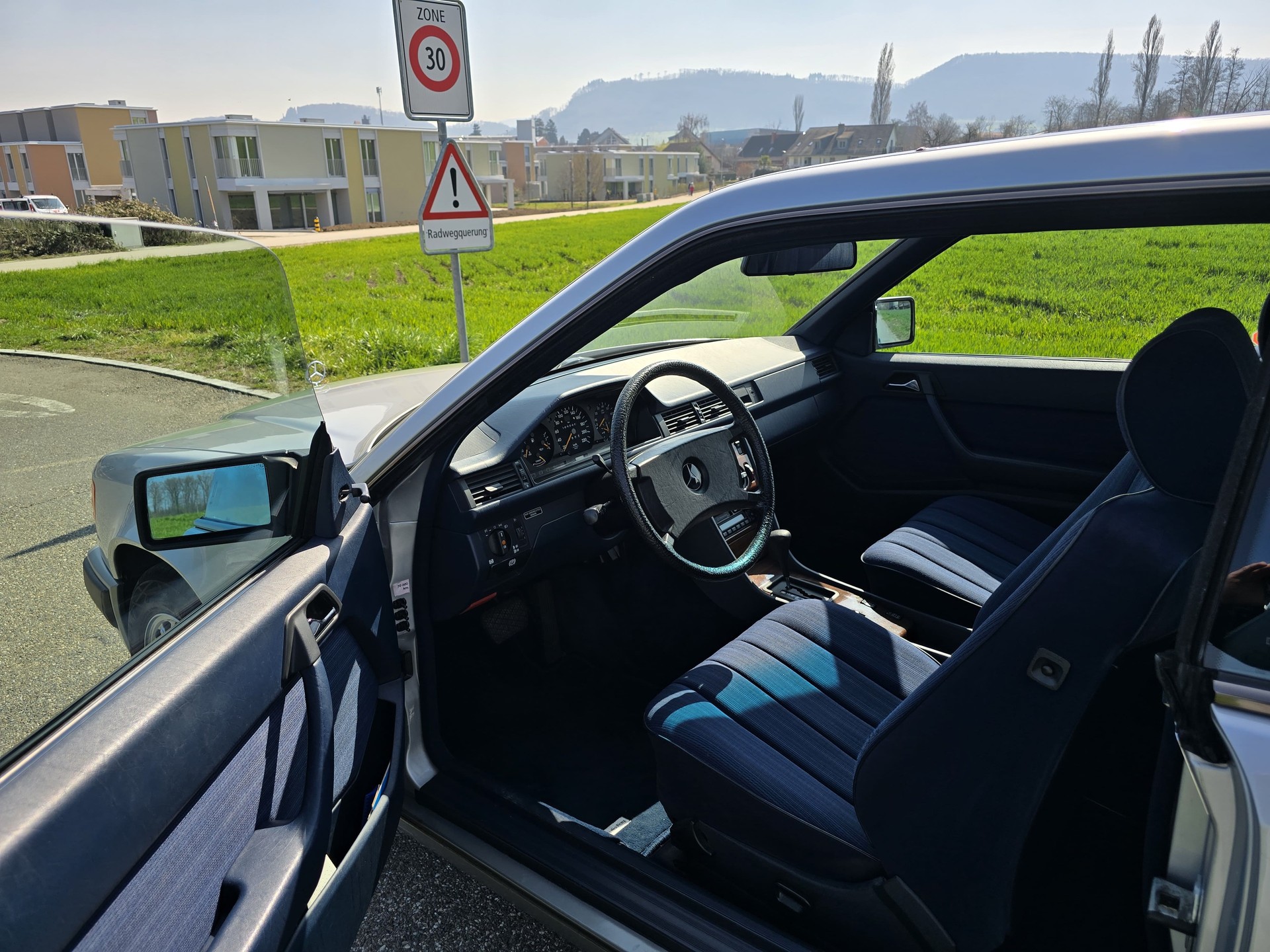 MERCEDES-BENZ 230-image-7
