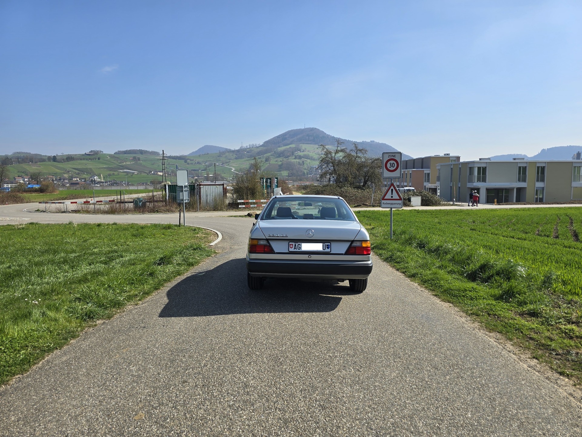MERCEDES-BENZ 230-image-5