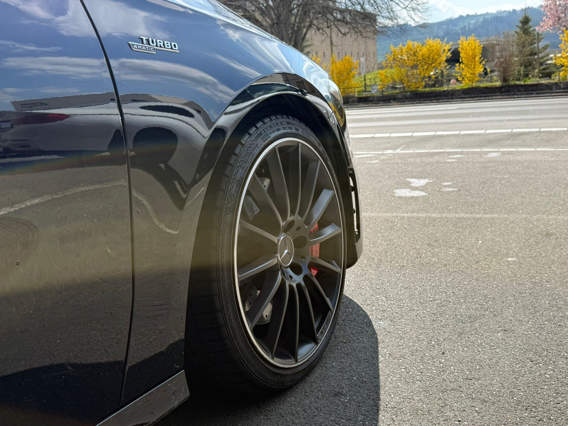 MERCEDES-BENZ A 35 AMG 4Matic Speedshift *CH-Fahrzeug* *Burmester* *AMG Lenkrad Tasten*-showroom-element-3