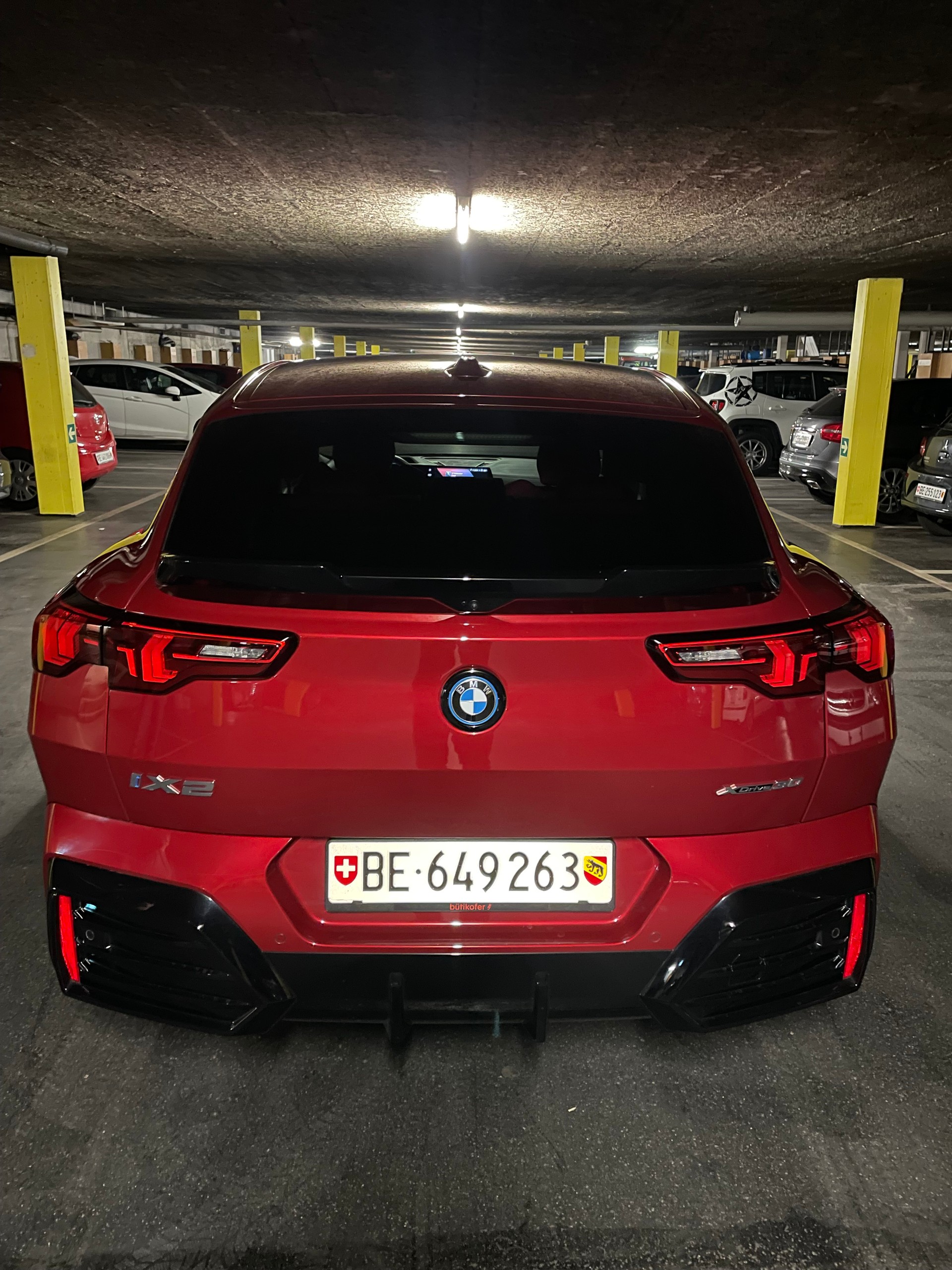 BMW iX2 xDrive 30 M Sport Pro-image-1