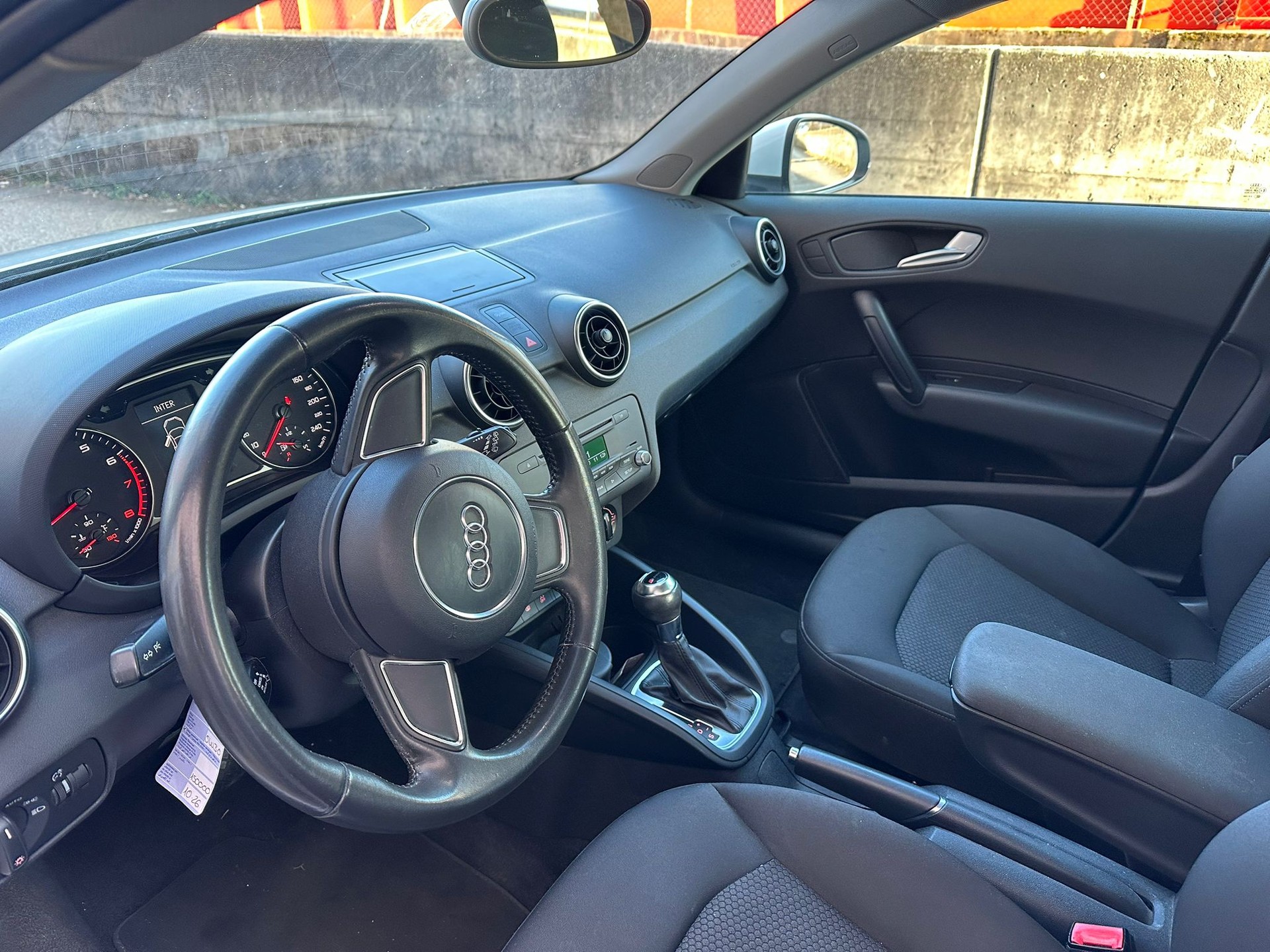 AUDI A1 Sportback 1.4 TFSI Ambition S-tronic-image-4