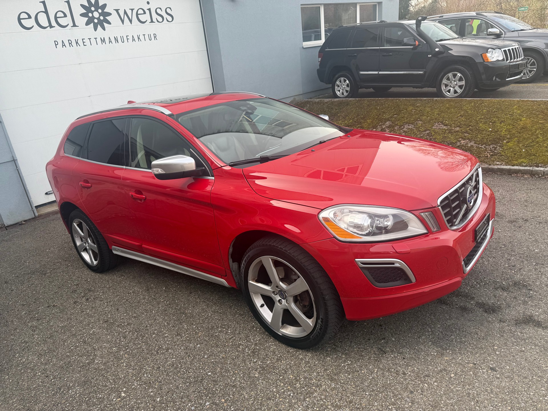 VOLVO XC60 T6 AWD R-Design Geartronic-image-1