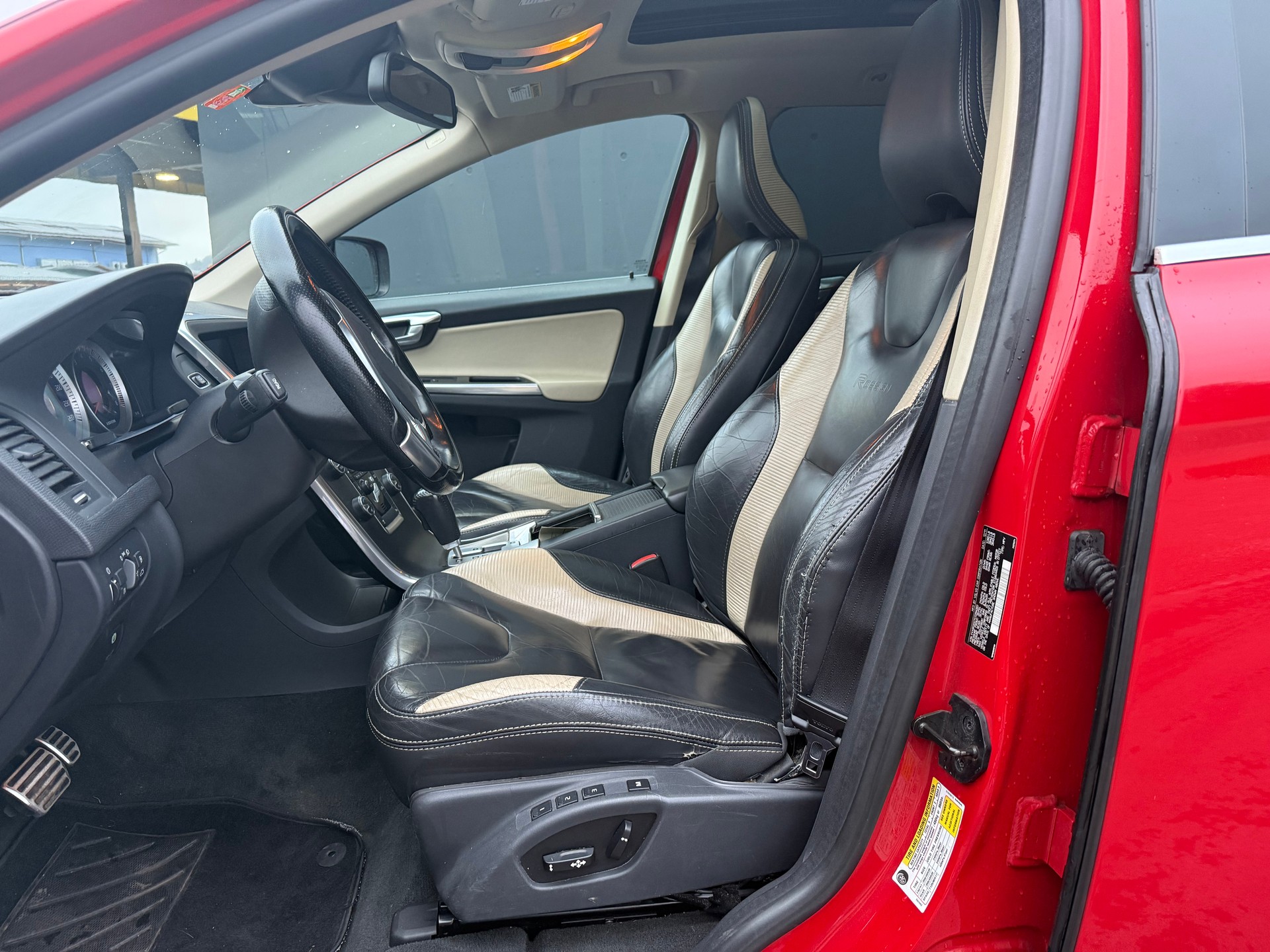 VOLVO XC60 T6 AWD R-Design Geartronic-image-7