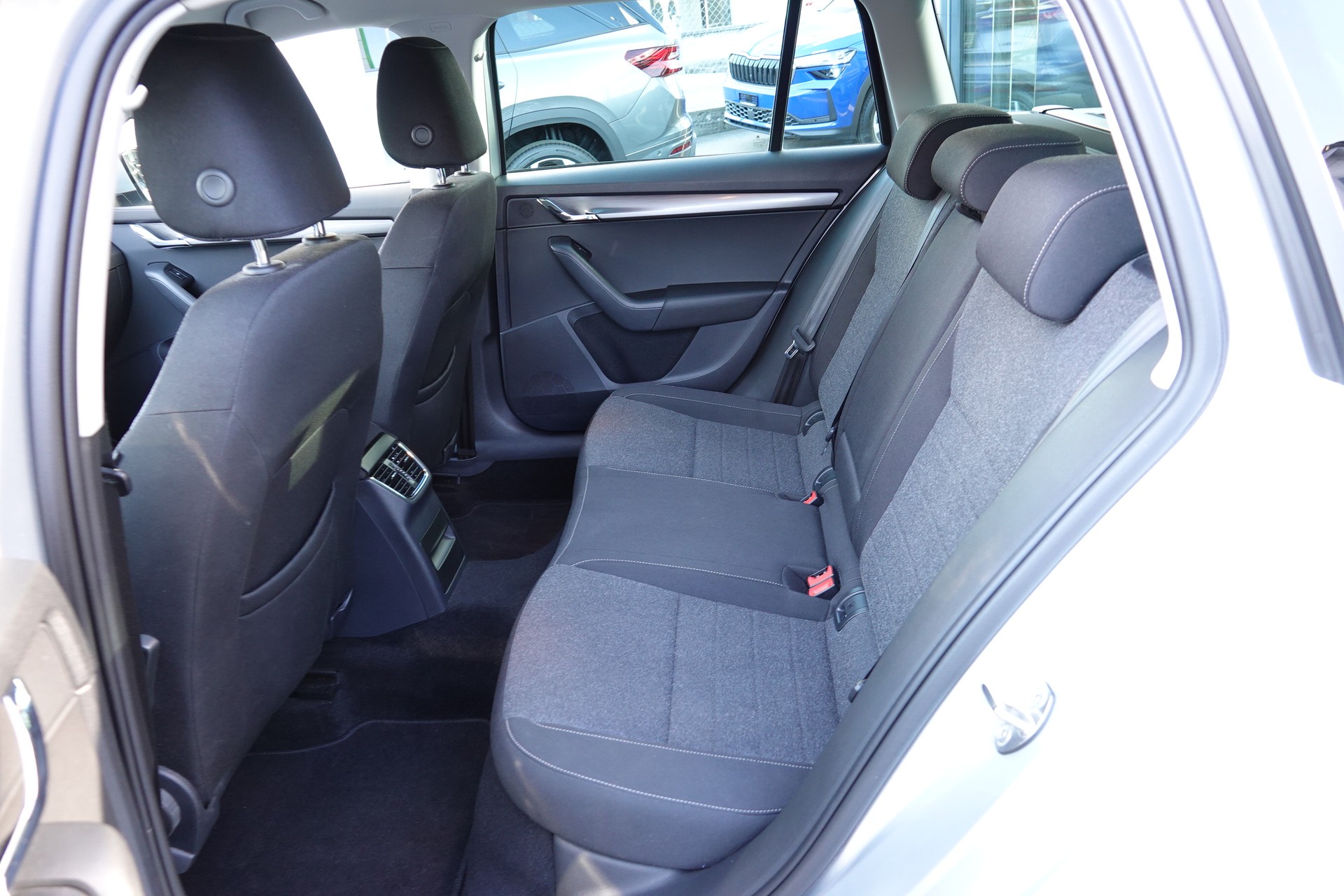 SKODA Octavia Combi 2.0 TSI Soleil 4x4 DSG-image-16