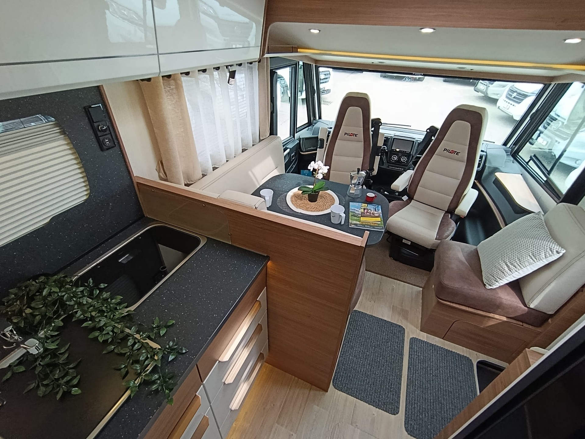 PILOTE Expression G690H***VOLLAUSSTATTUNG***NEUWERTIG***TOP-PREIS***9 Gang Automatik- Getriebe*Solar*Truma Gas und Stromheizung*-image-10