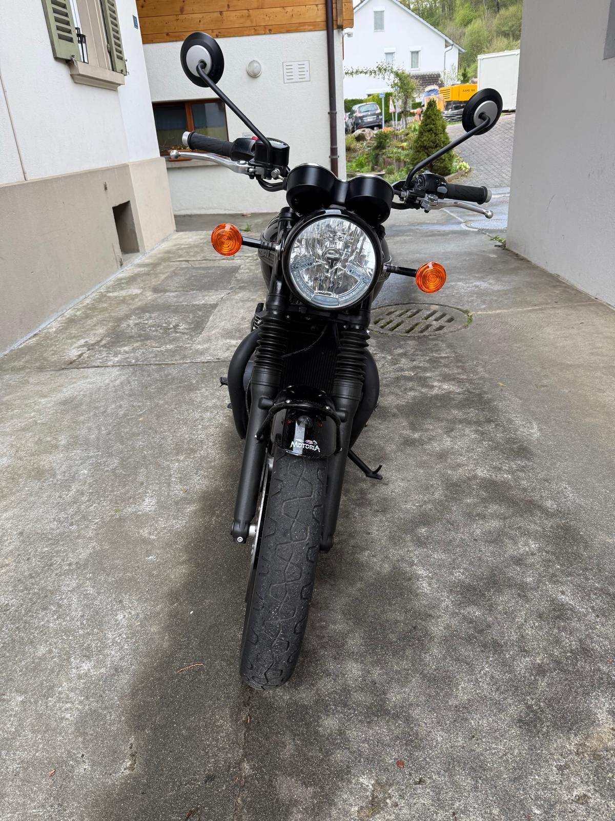 TRIUMPH Bonneville T120 Black-image-2