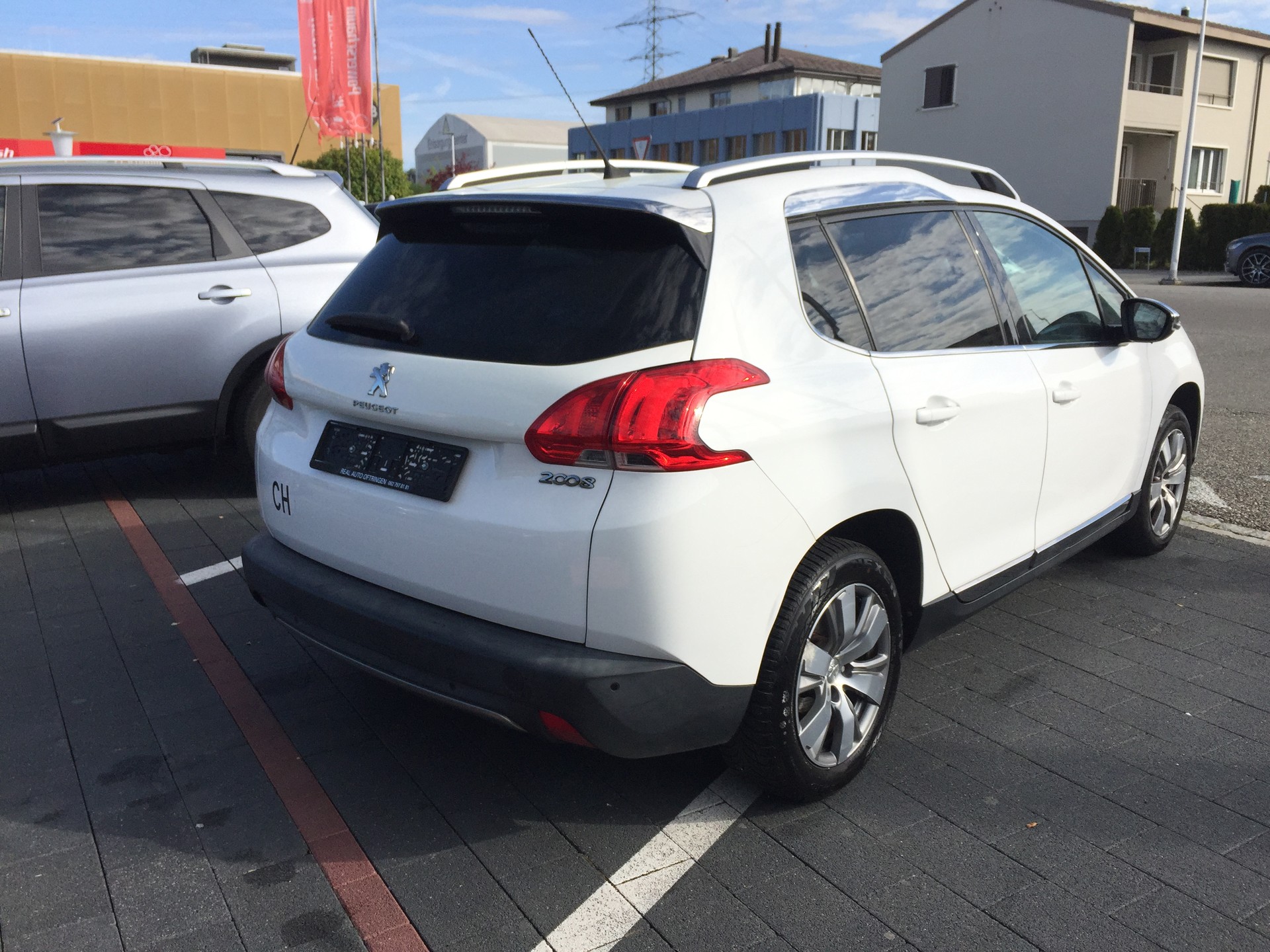 PEUGEOT 2008 1.6 VTI Allure Automatic-image-5