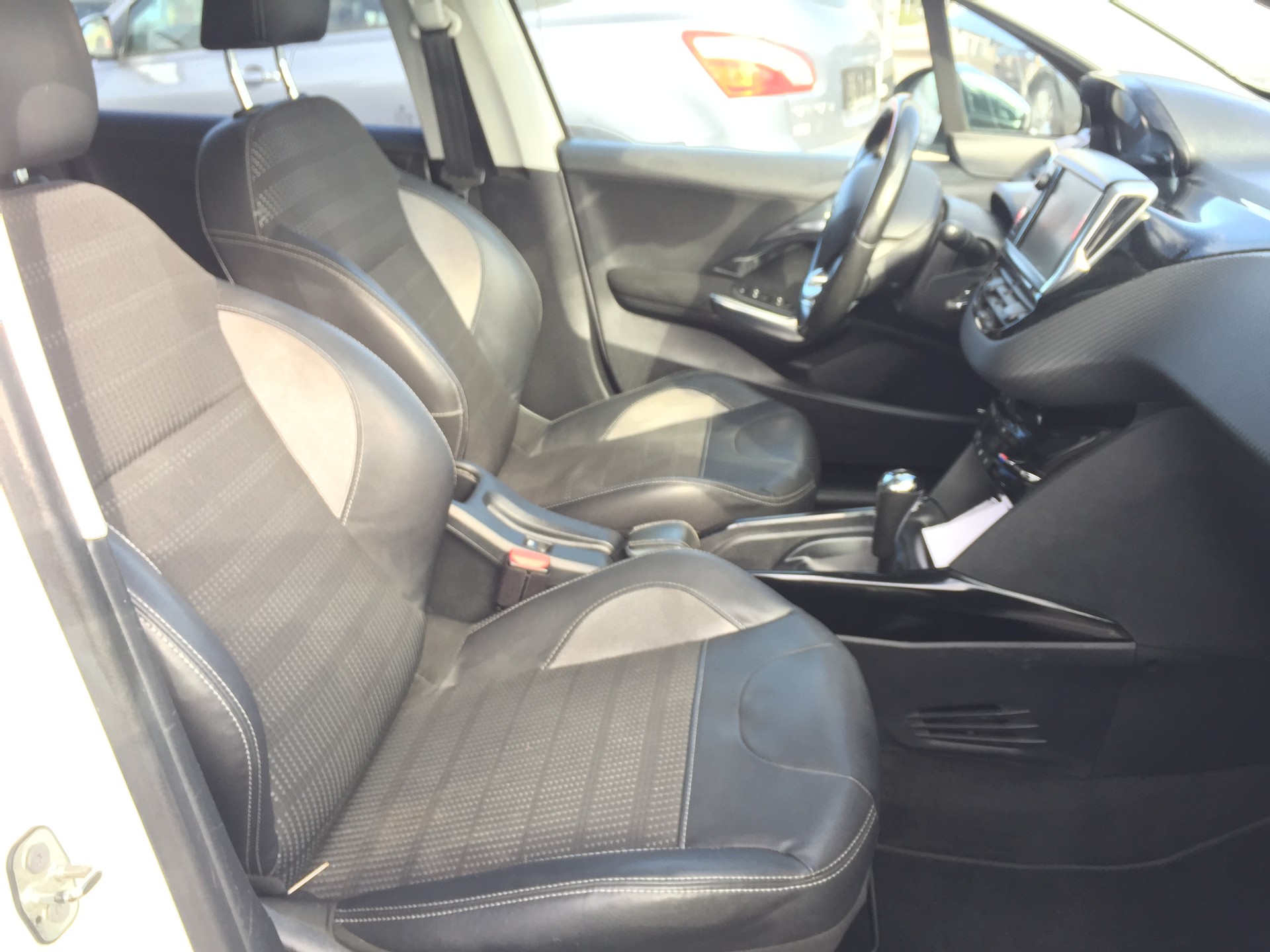 PEUGEOT 2008 1.6 VTI Allure Automatic-image-9