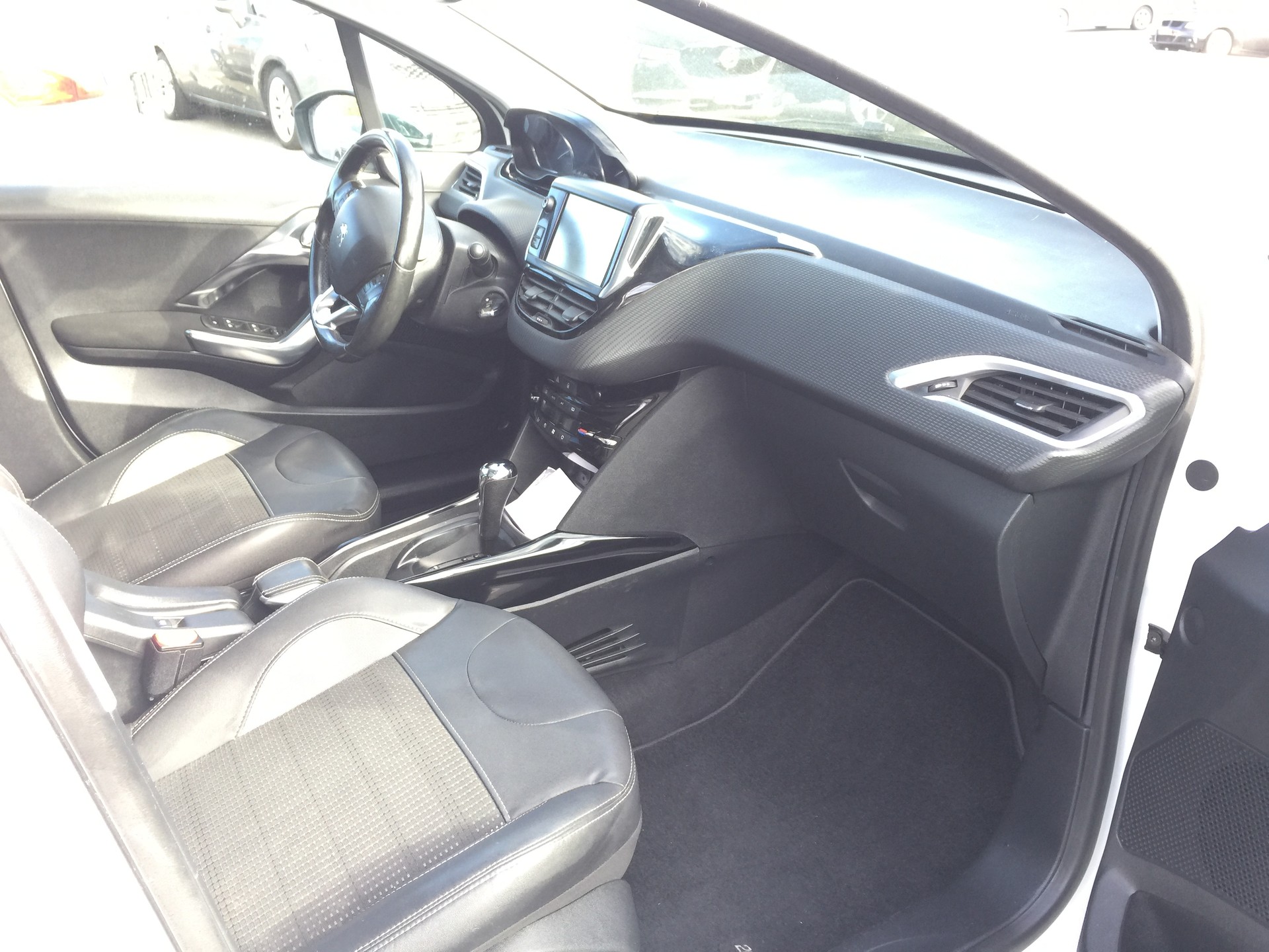 PEUGEOT 2008 1.6 VTI Allure Automatic-image-8