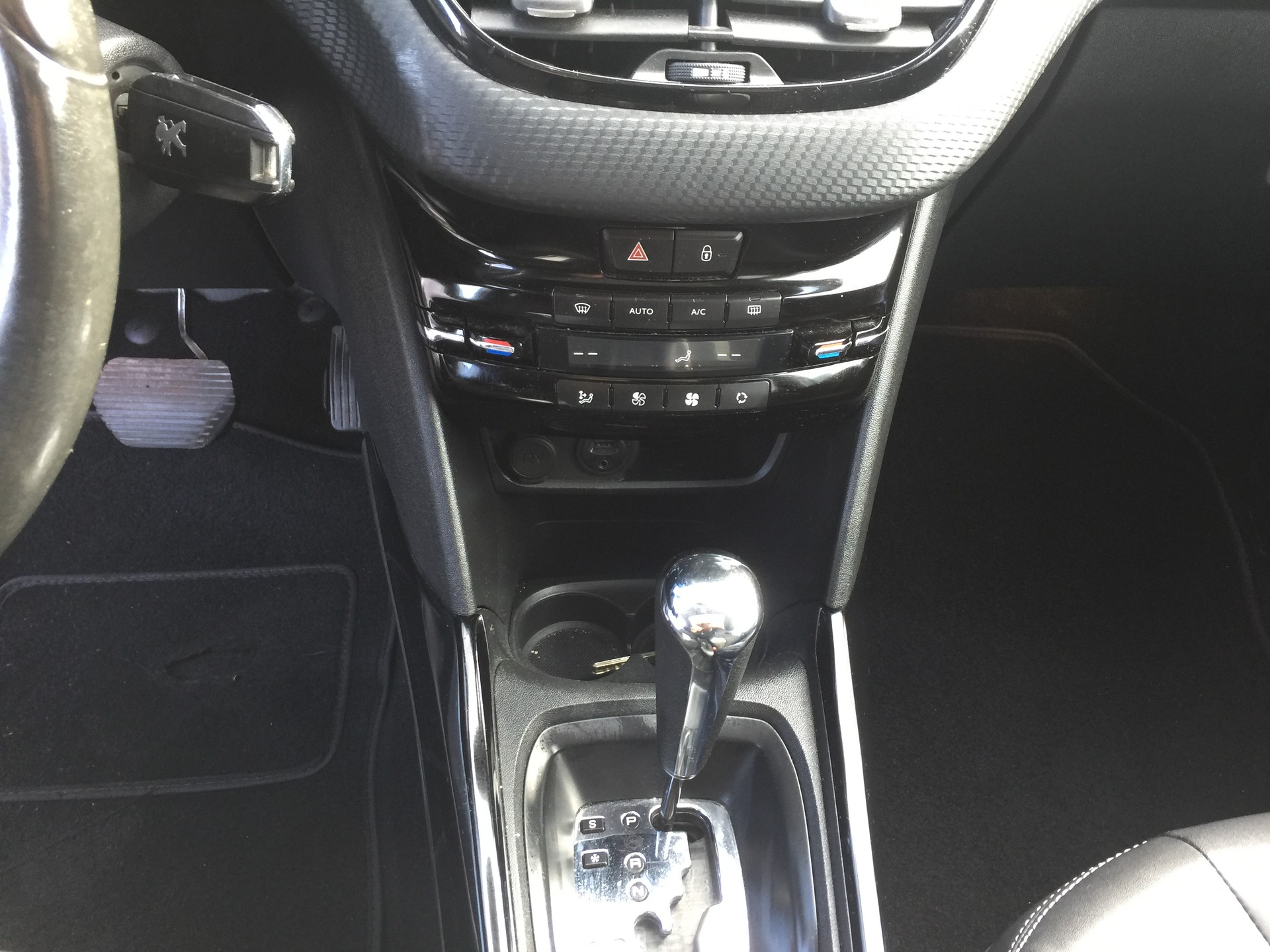PEUGEOT 2008 1.6 VTI Allure Automatic-image-12