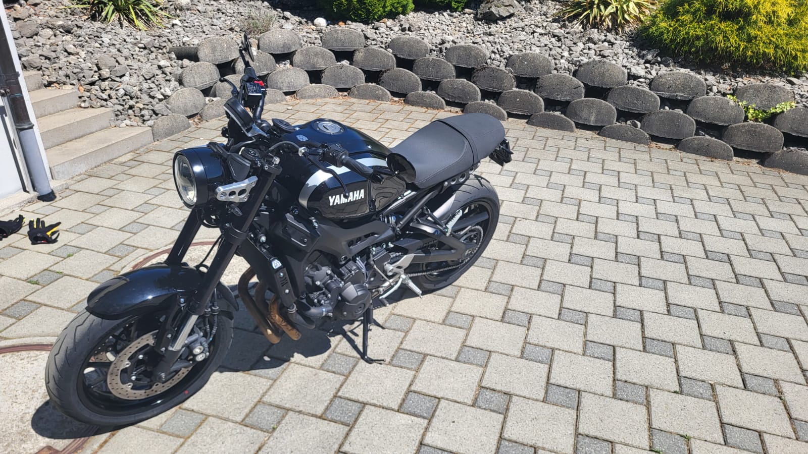 YAMAHA XSR 900-image-2