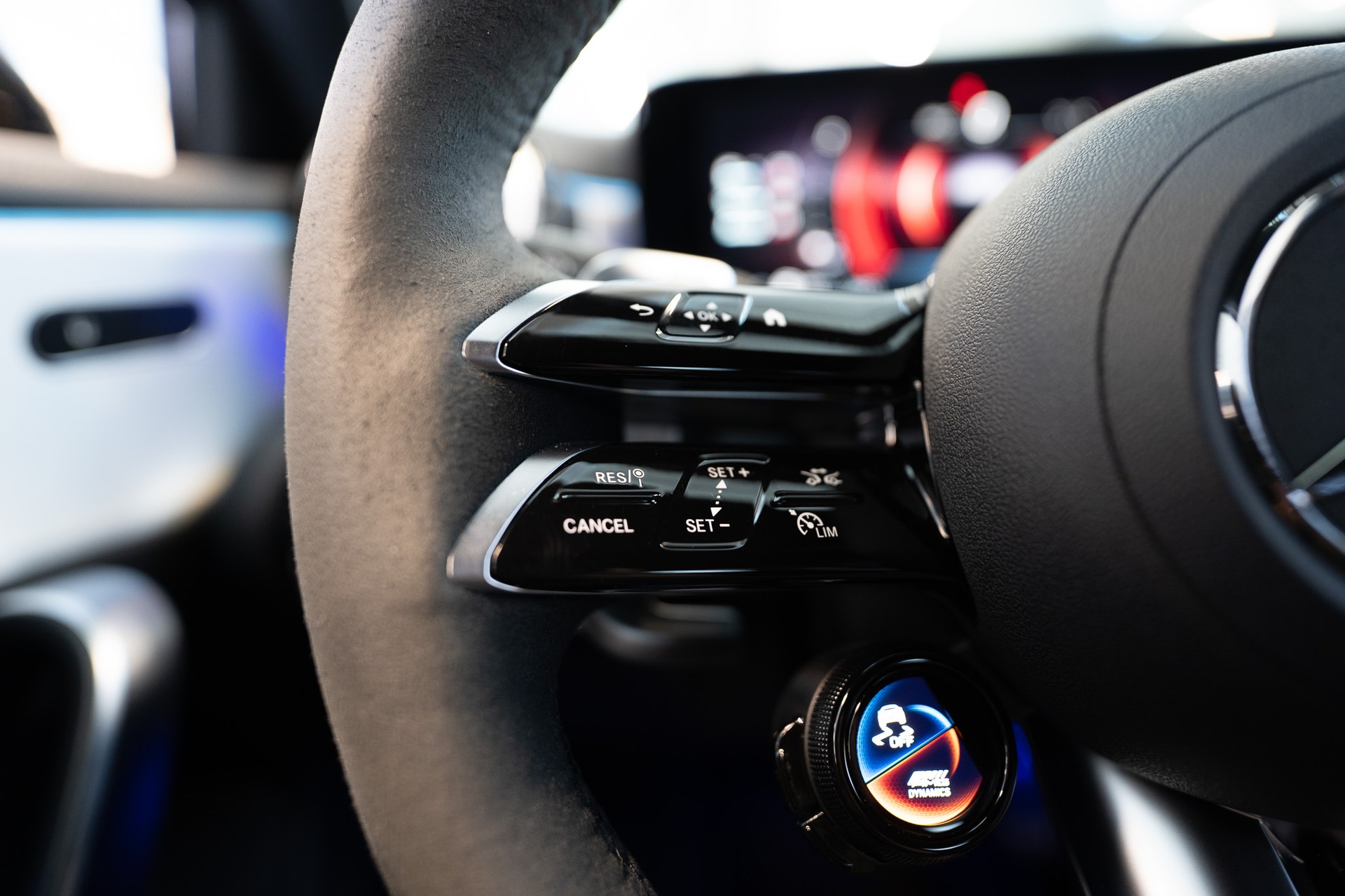 MERCEDES-BENZ A 45 S AMG 4matic+ / Burmester / Ambiente-beleuchtung / Alcantara-Lenkrad-image-18