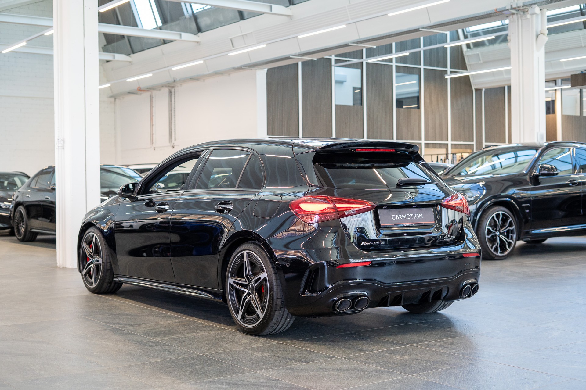 MERCEDES-BENZ A 45 S AMG 4matic+ / Burmester / Ambiente-beleuchtung / Alcantara-Lenkrad-showroom-element-3