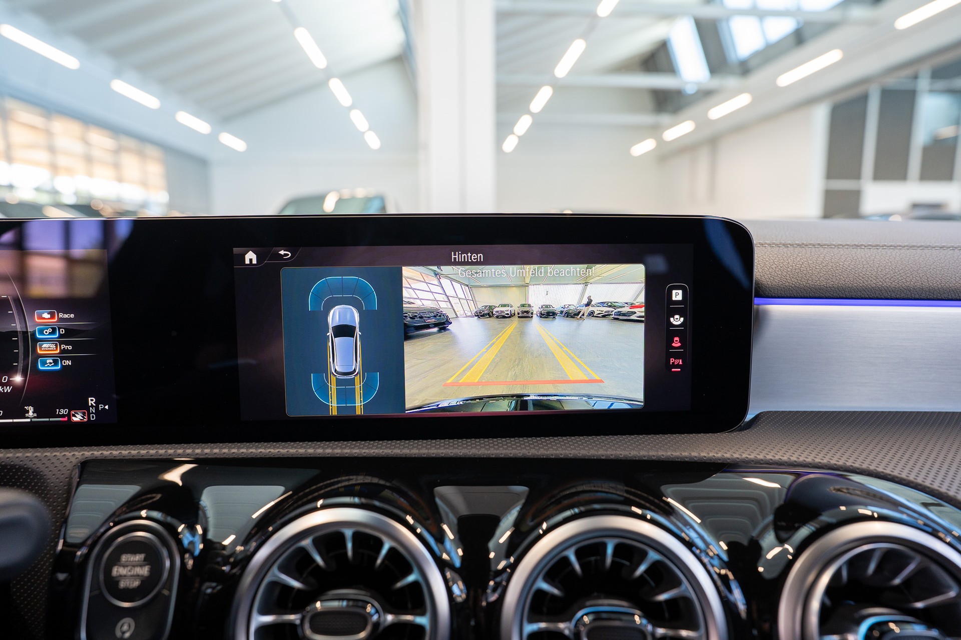 MERCEDES-BENZ A 45 S AMG 4matic+ / Burmester / Ambiente-beleuchtung / Alcantara-Lenkrad-image-20