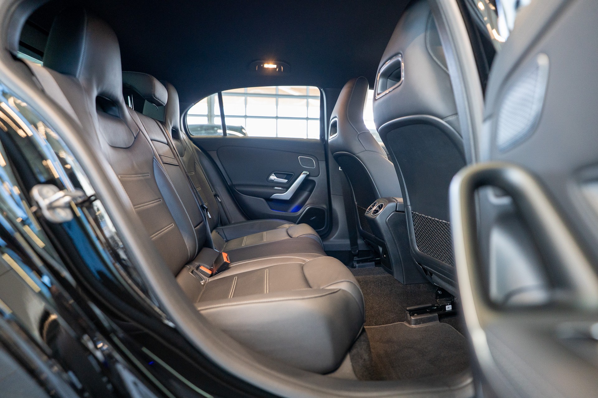 MERCEDES-BENZ A 45 S AMG 4matic+ / Burmester / Ambiente-beleuchtung / Alcantara-Lenkrad-image-13