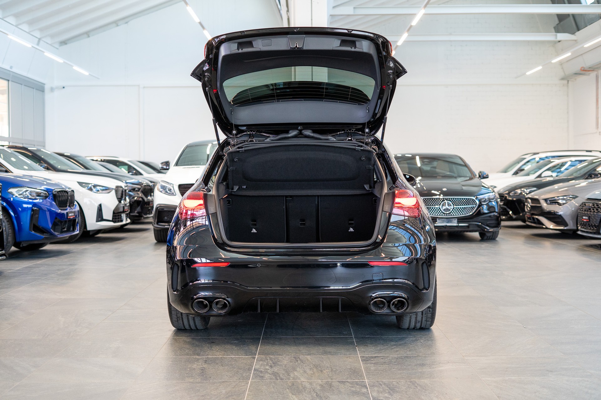 MERCEDES-BENZ A 45 S AMG 4matic+ / Burmester / Ambiente-beleuchtung / Alcantara-Lenkrad-image-5