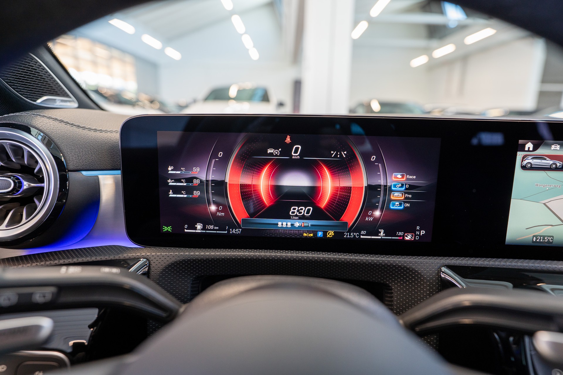 MERCEDES-BENZ A 45 S AMG 4matic+ / Burmester / Ambiente-beleuchtung / Alcantara-Lenkrad-image-22