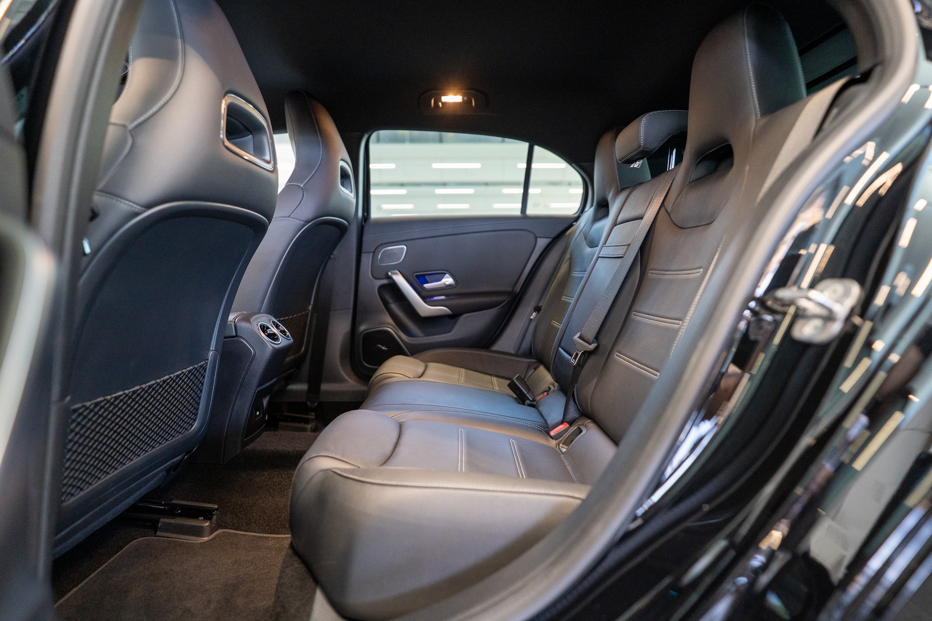 MERCEDES-BENZ A 45 S AMG 4matic+ / Burmester / Ambiente-beleuchtung / Alcantara-Lenkrad-image-12