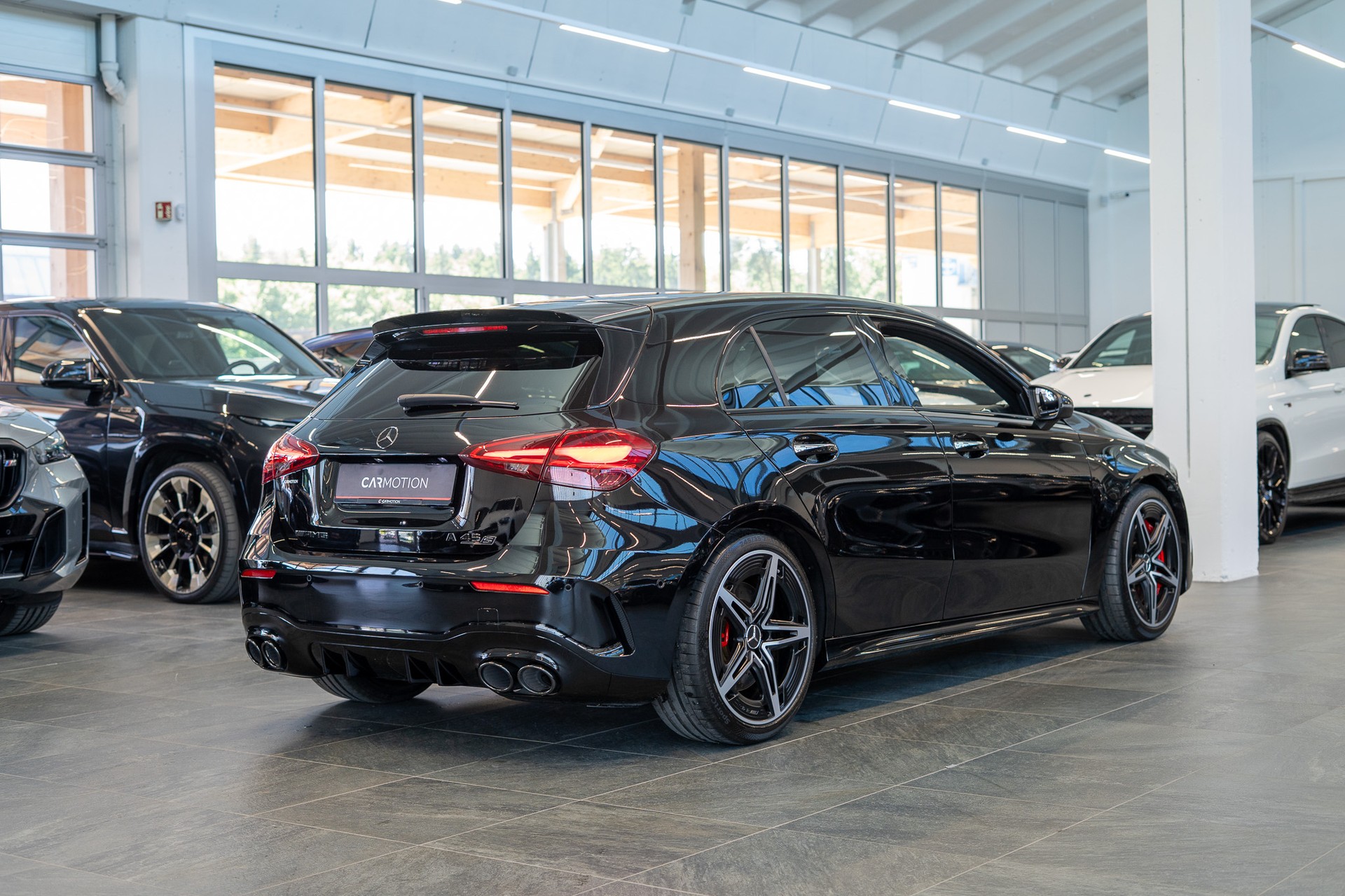 MERCEDES-BENZ A 45 S AMG 4matic+ / Burmester / Ambiente-beleuchtung / Alcantara-Lenkrad-image-6