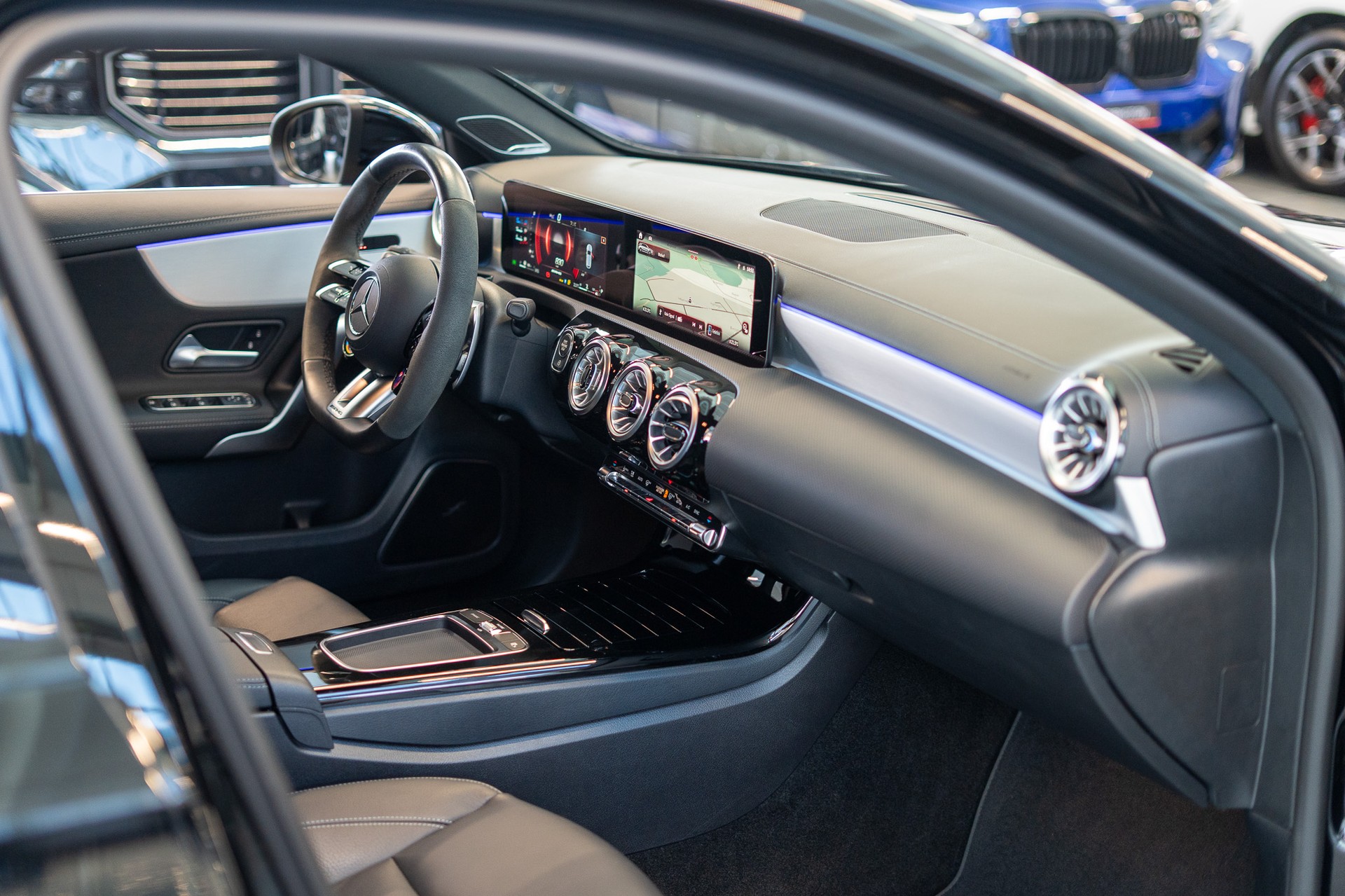 MERCEDES-BENZ A 45 S AMG 4matic+ / Burmester / Ambiente-beleuchtung / Alcantara-Lenkrad-image-15