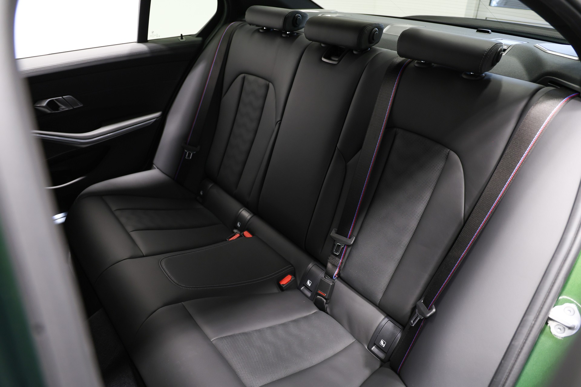 BMW M3 Competition M xDrive *Individual Anglesey Grün*Tief*Breit*Carbon*-image-23