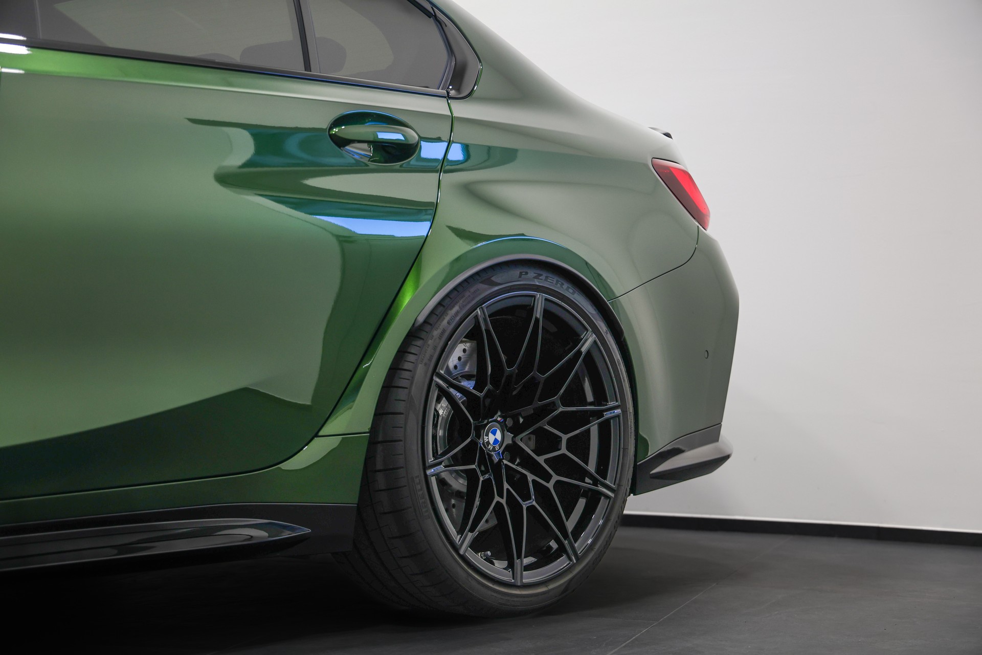 BMW M3 Competition M xDrive *Individual Anglesey Grün*Tief*Breit*Carbon*-image-8
