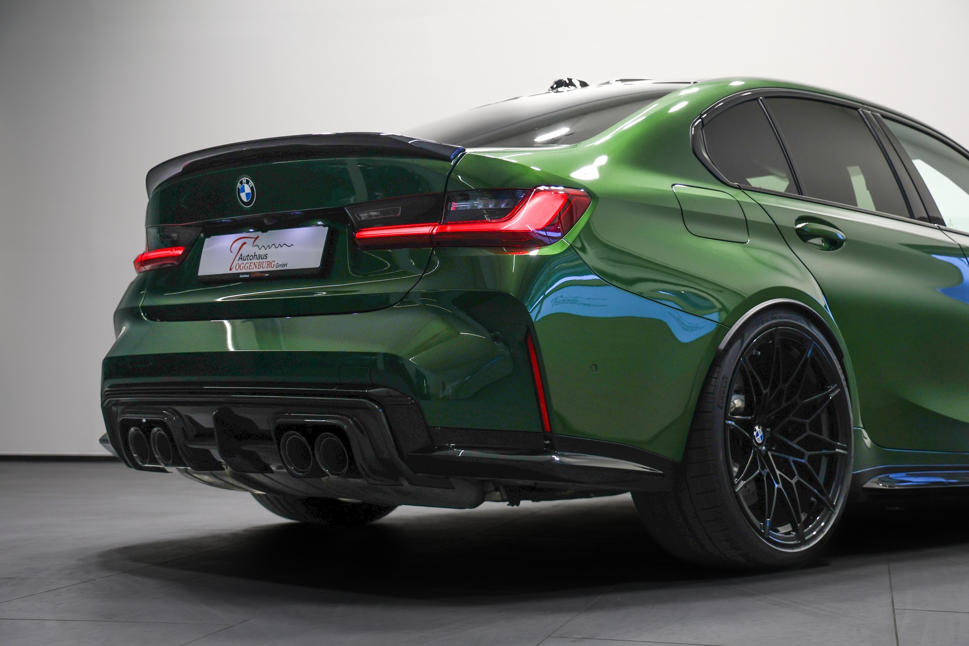 BMW M3 Competition M xDrive *Individual Anglesey Grün*Tief*Breit*Carbon*-image-14