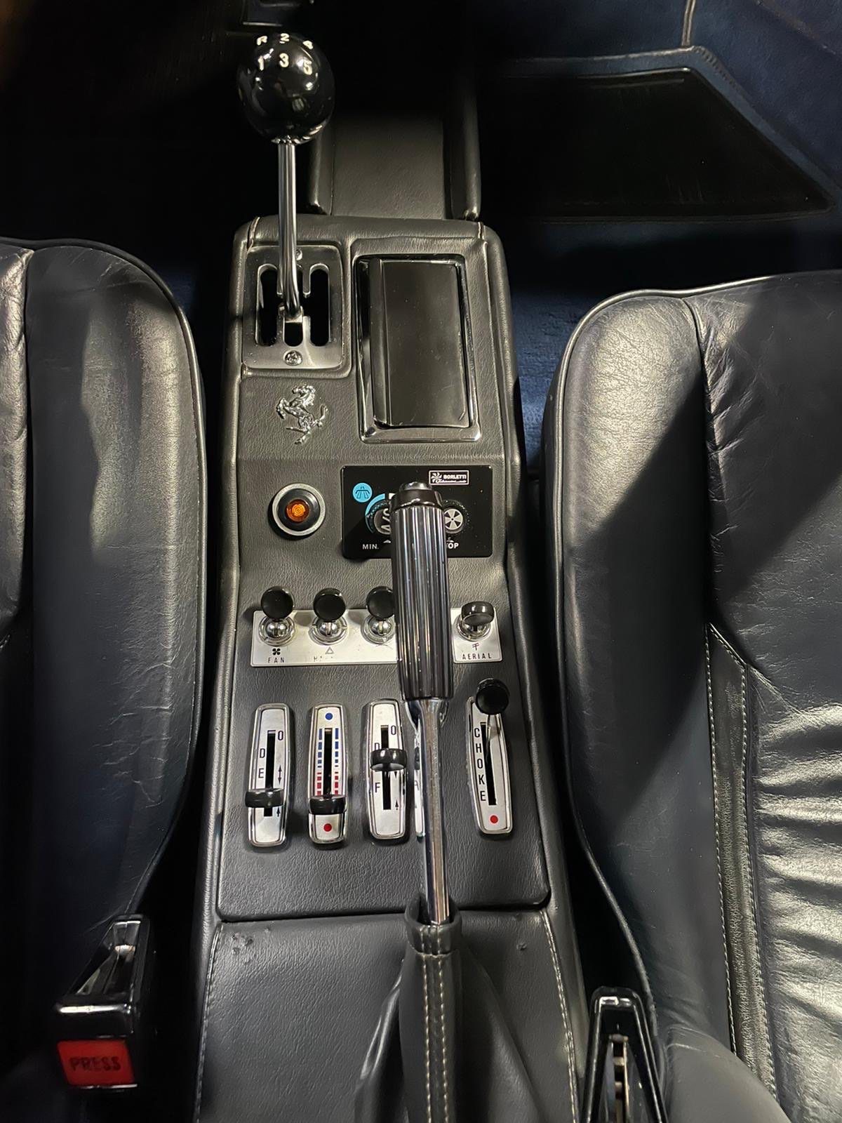 FERRARI GTS carburateurs premiere main chassis 25539-image-8