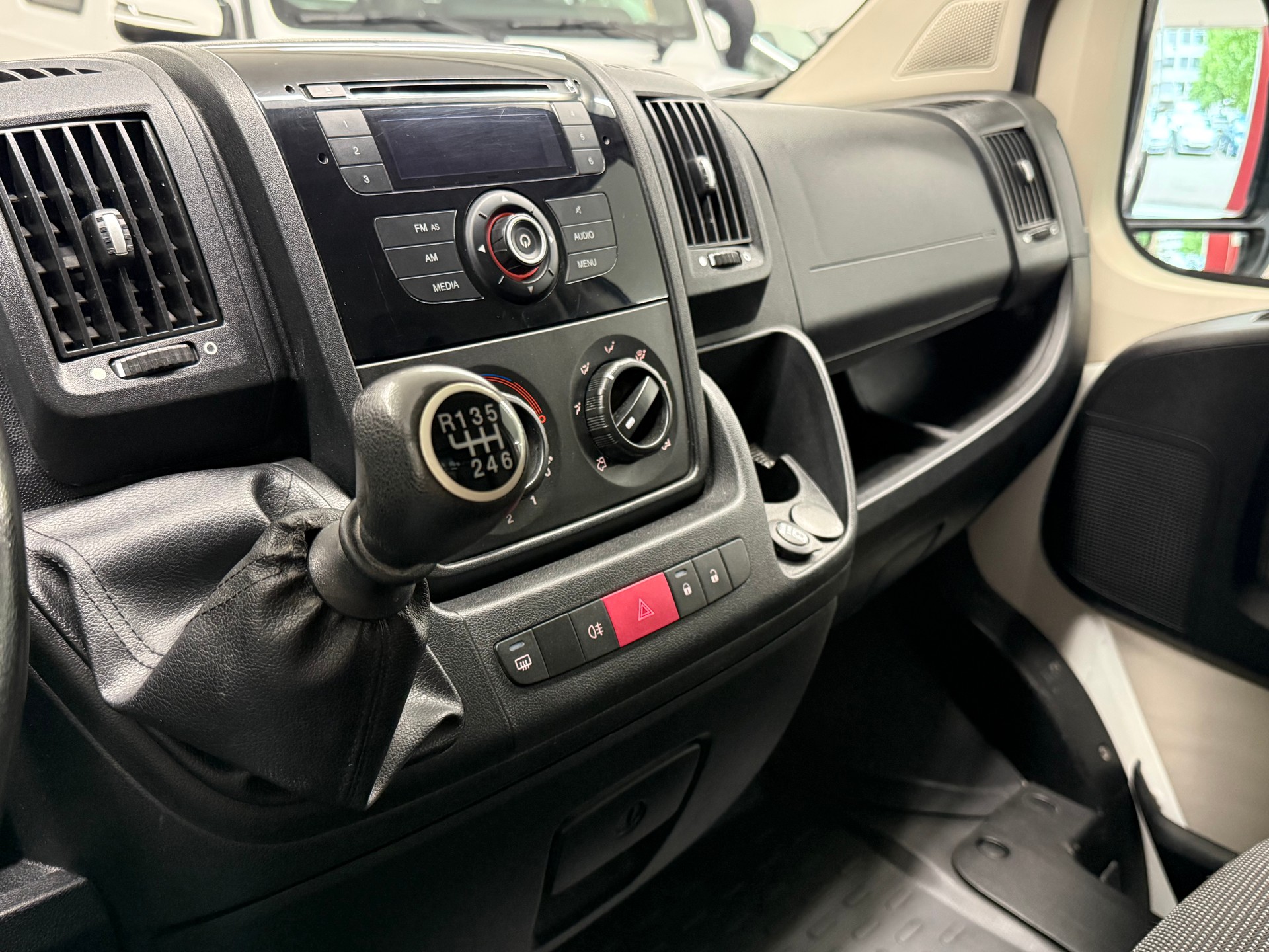 PEUGEOT Boxer 2.2 HDI 330 L1H1-image-4