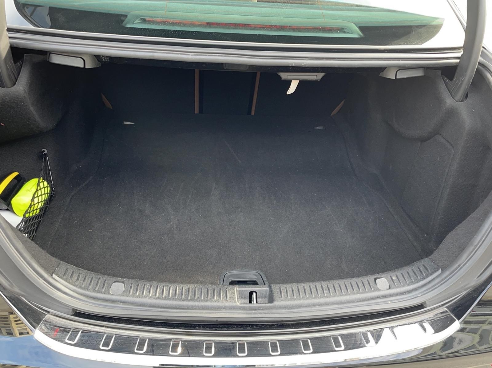 MERCEDES-BENZ E 200 d 9G-Tronic-image-4