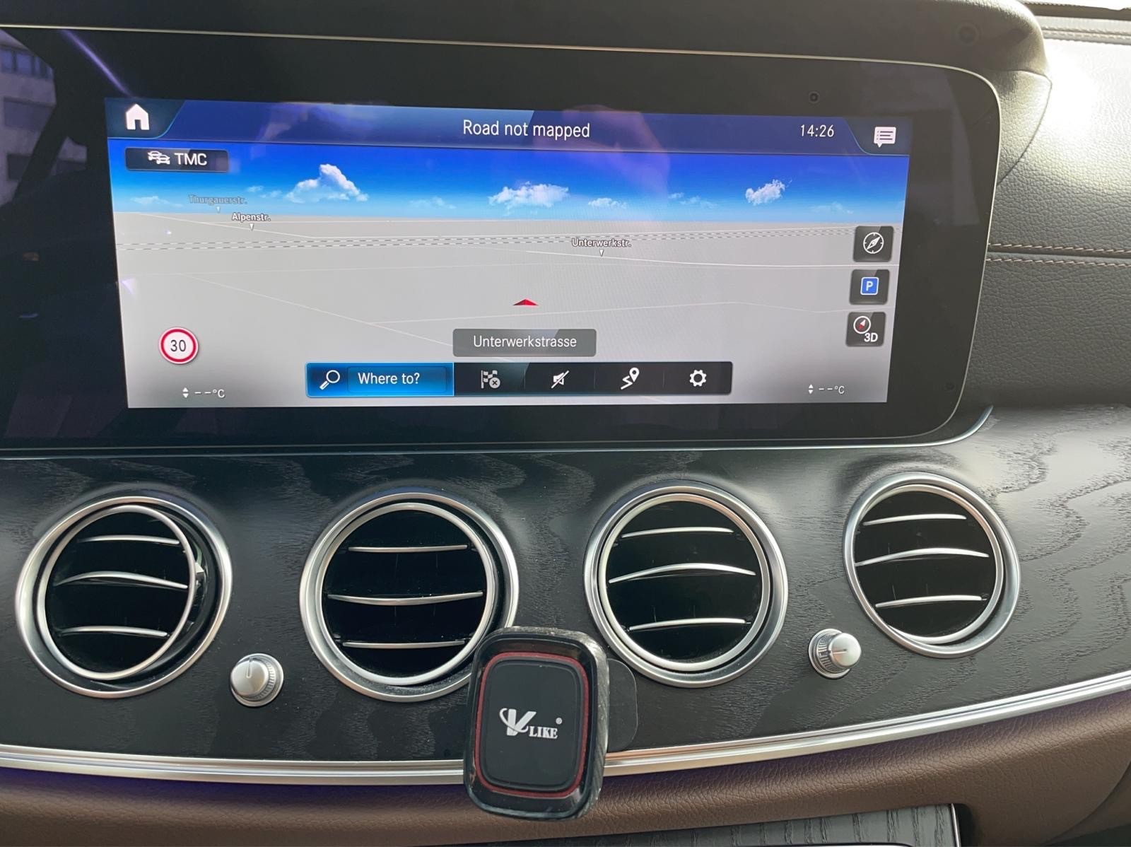MERCEDES-BENZ E 200 d 9G-Tronic-image-11