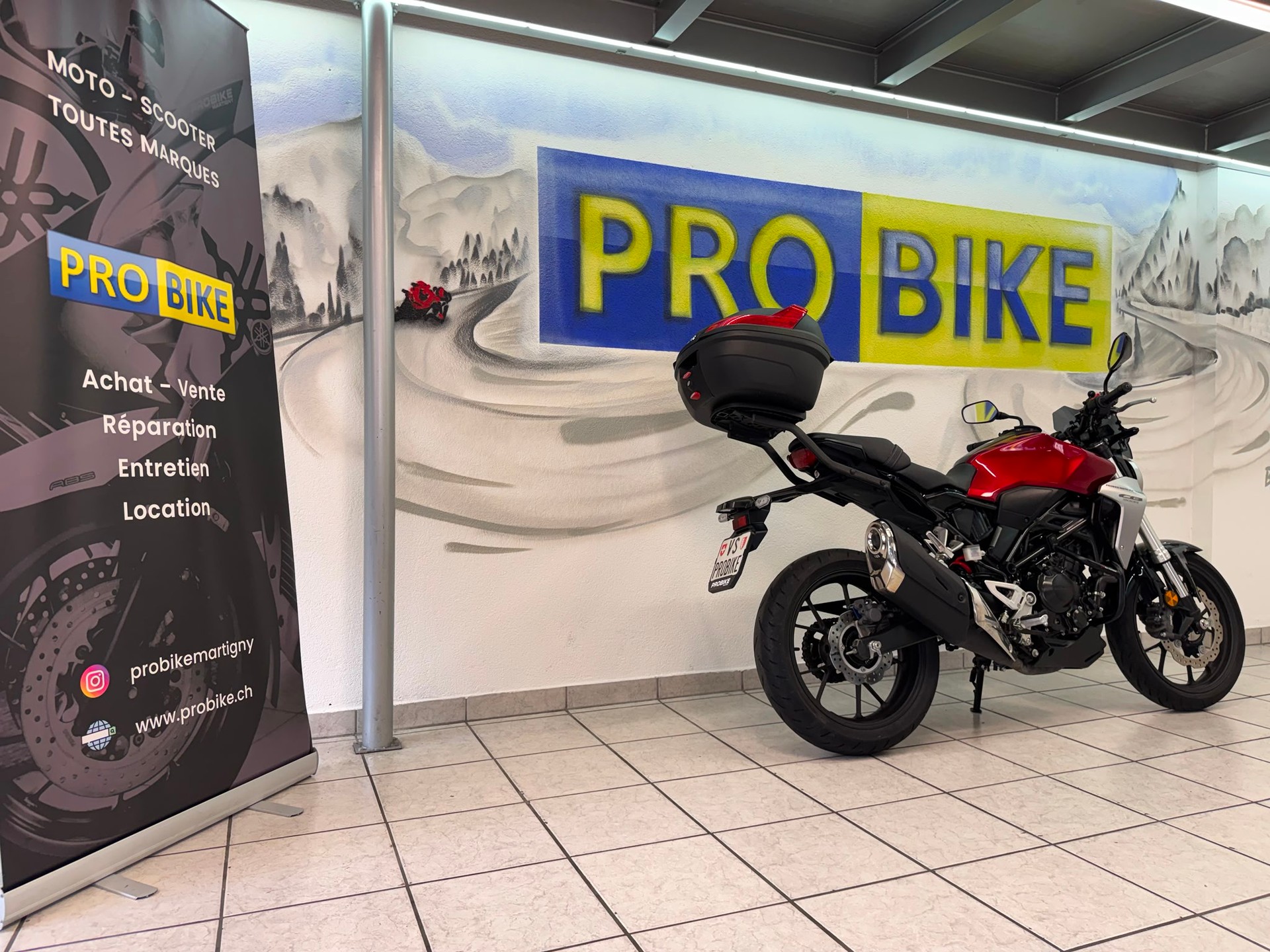HONDA CB 300 R-showroom-element-2
