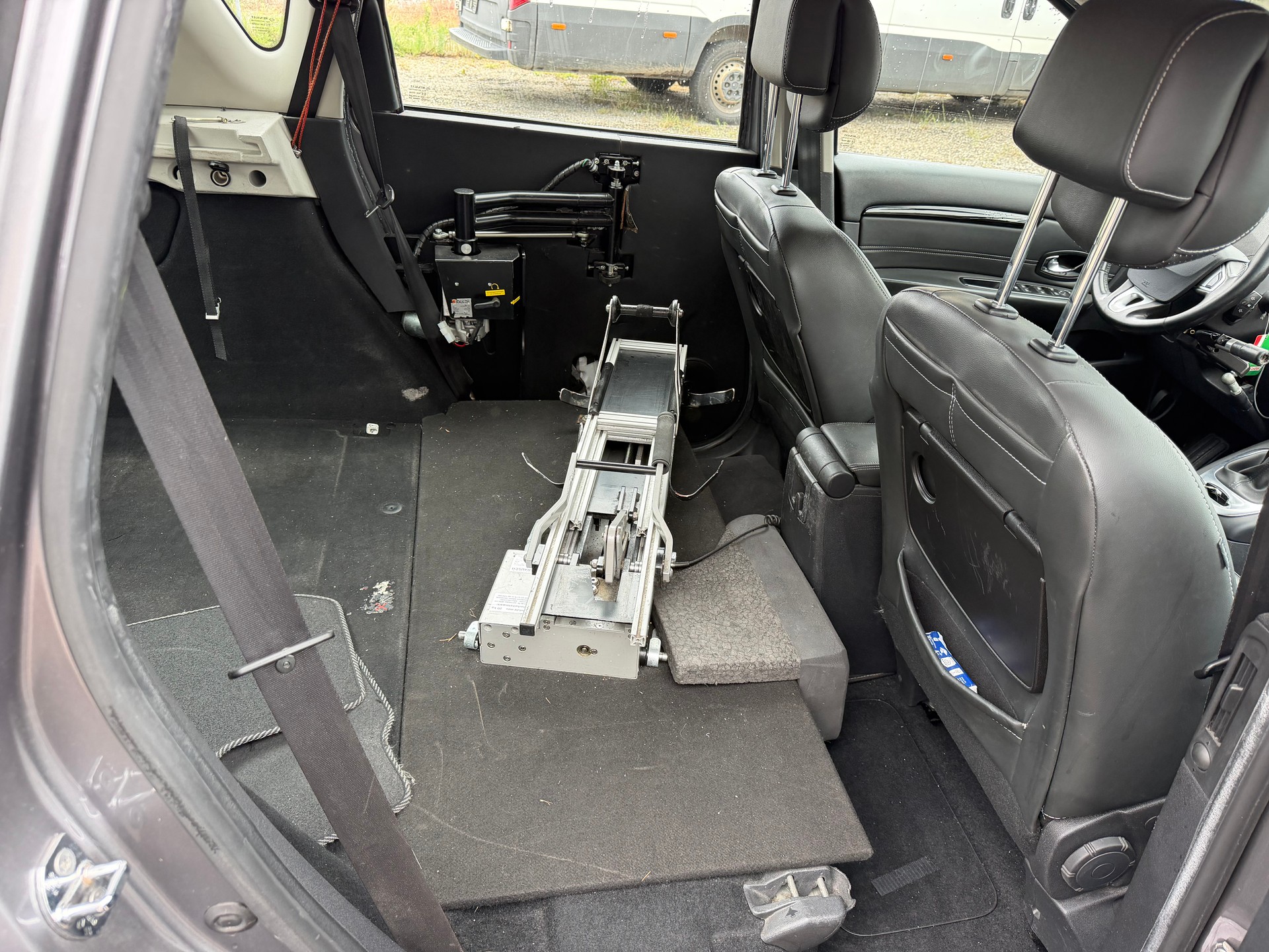 RENAULT Scénic 1.5 dCi Expression EDC | MFK 12.2024 | Behindertengerecht Umbau-image-10