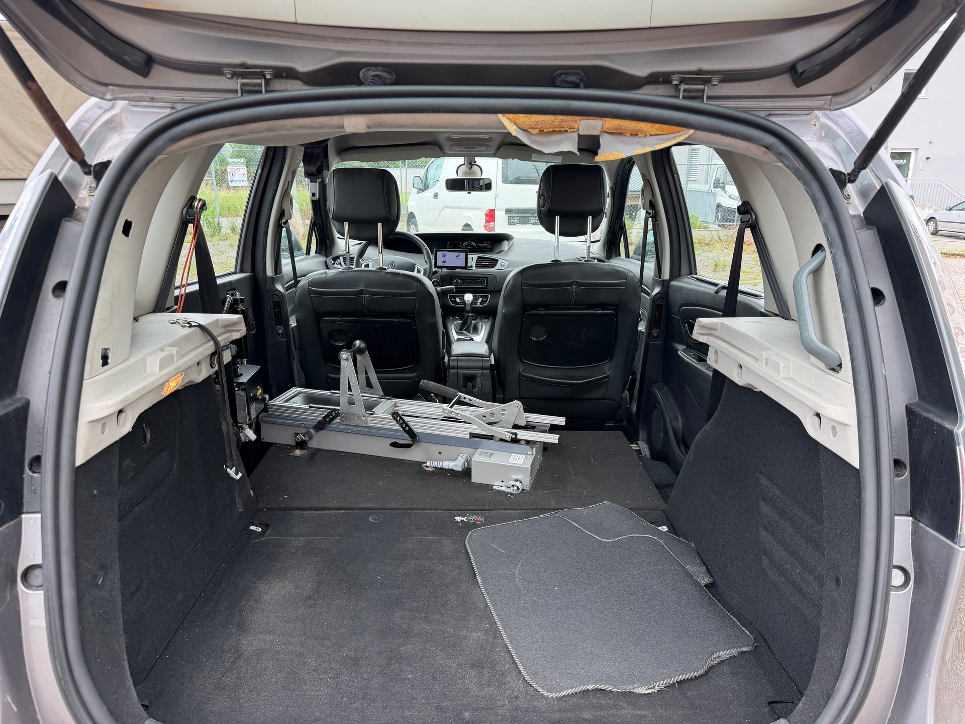 RENAULT Scénic 1.5 dCi Expression EDC | MFK 12.2024 | Behindertengerecht Umbau-image-11