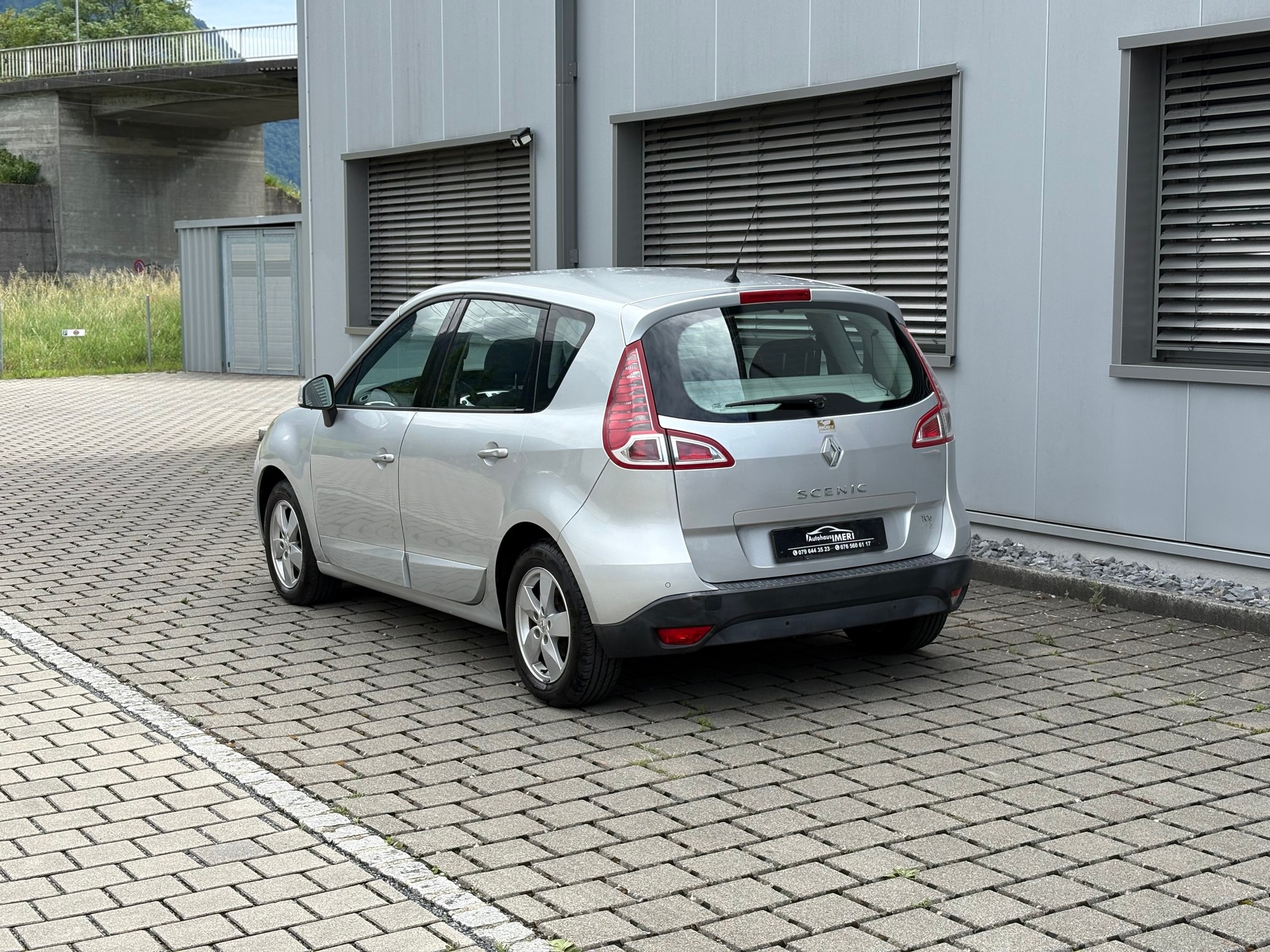 RENAULT Scénic 1.4 16V Turbo Privilège-image-5