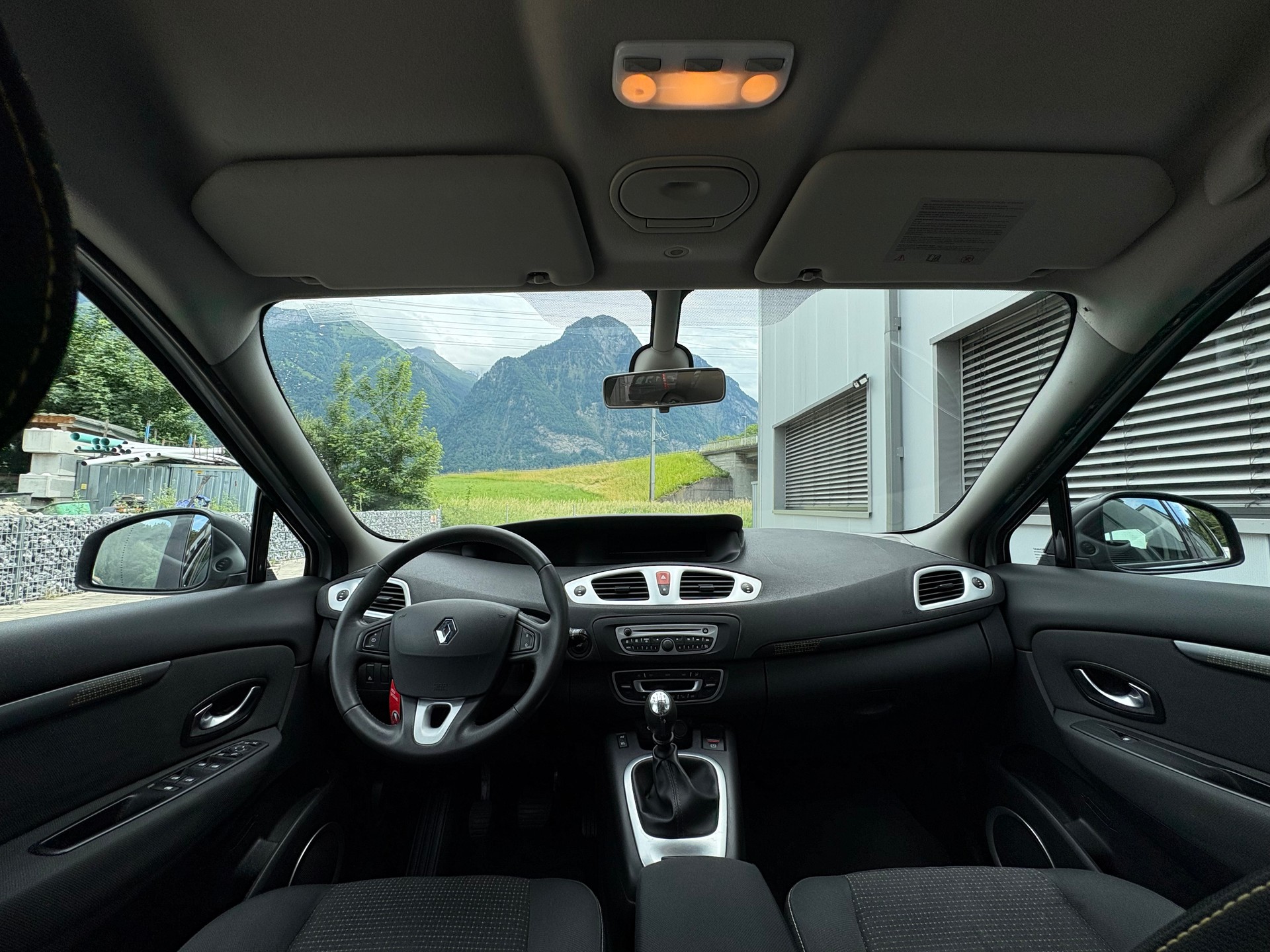RENAULT Scénic 1.4 16V Turbo Privilège-image-13