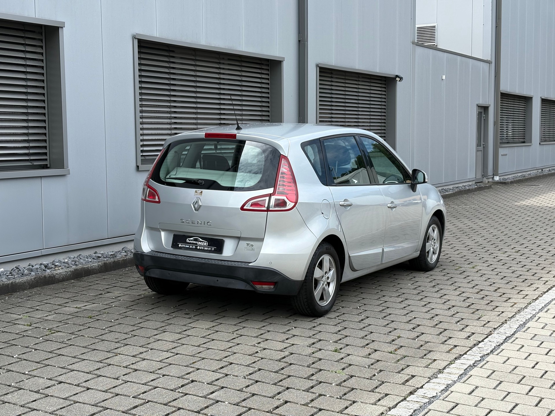 RENAULT Scénic 1.4 16V Turbo Privilège-image-8