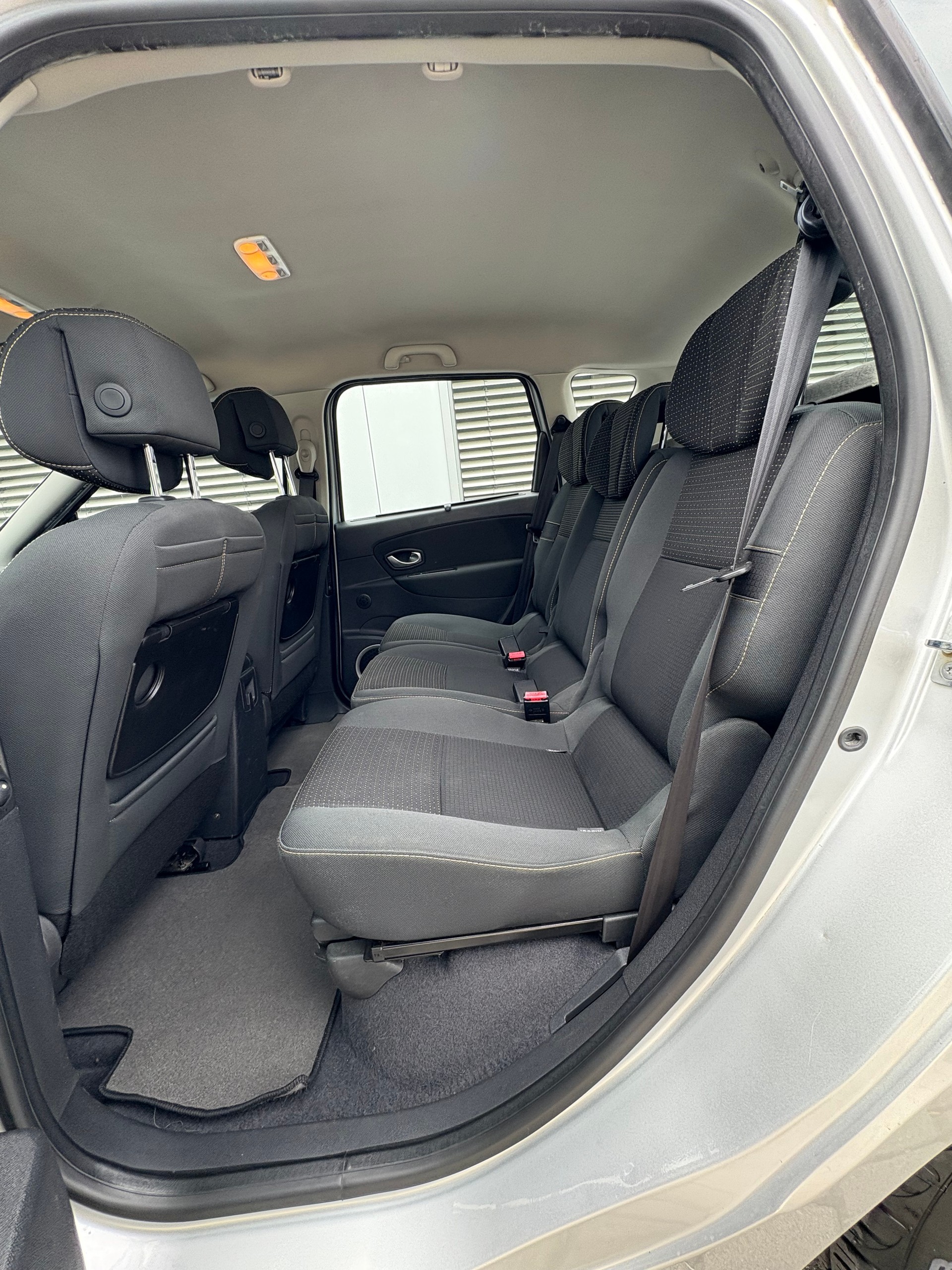 RENAULT Scénic 1.4 16V Turbo Privilège-image-14