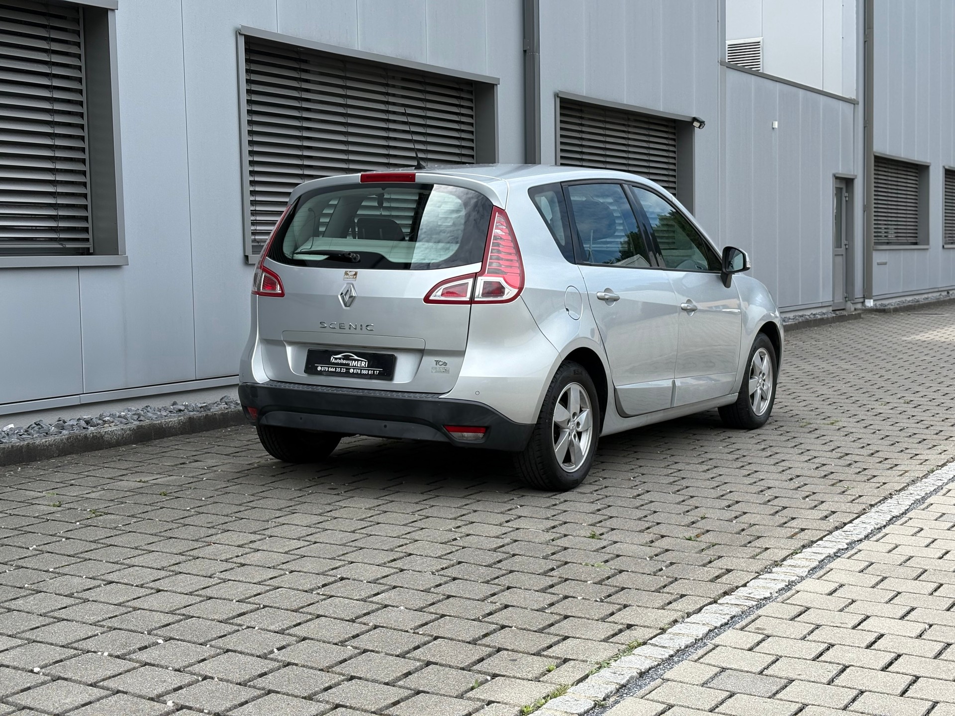 RENAULT Scénic 1.4 16V Turbo Privilège-image-9