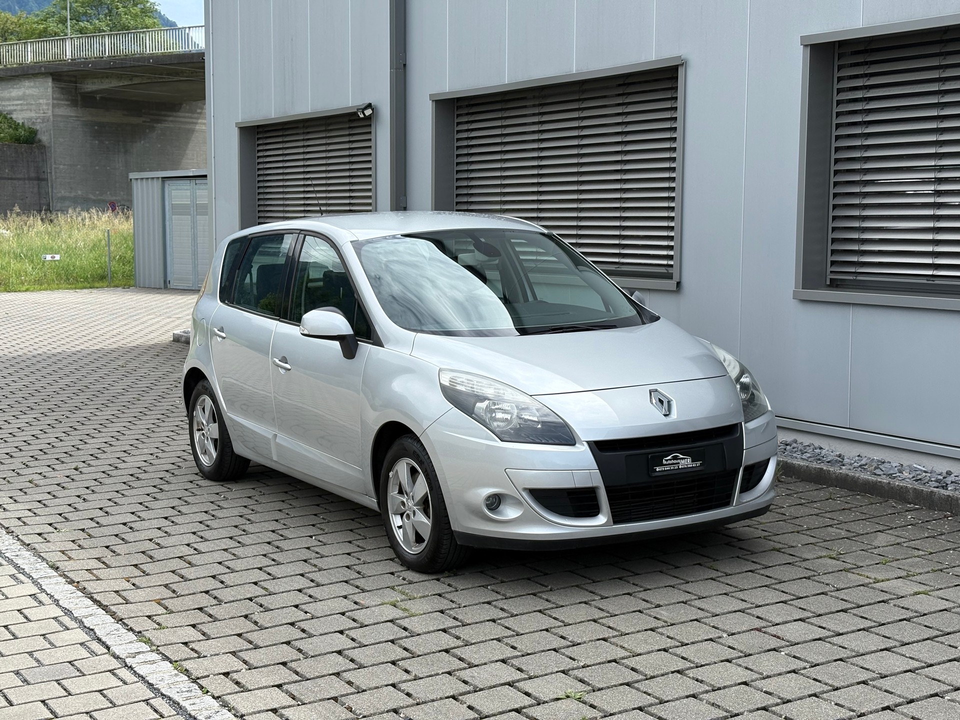 RENAULT Scénic 1.4 16V Turbo Privilège-image-3