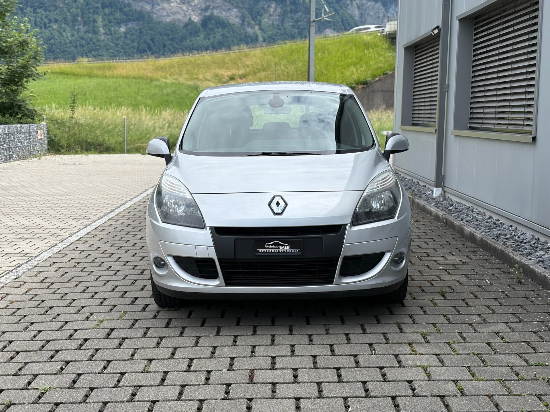 RENAULT Scénic 1.4 16V Turbo Privilège-image-2
