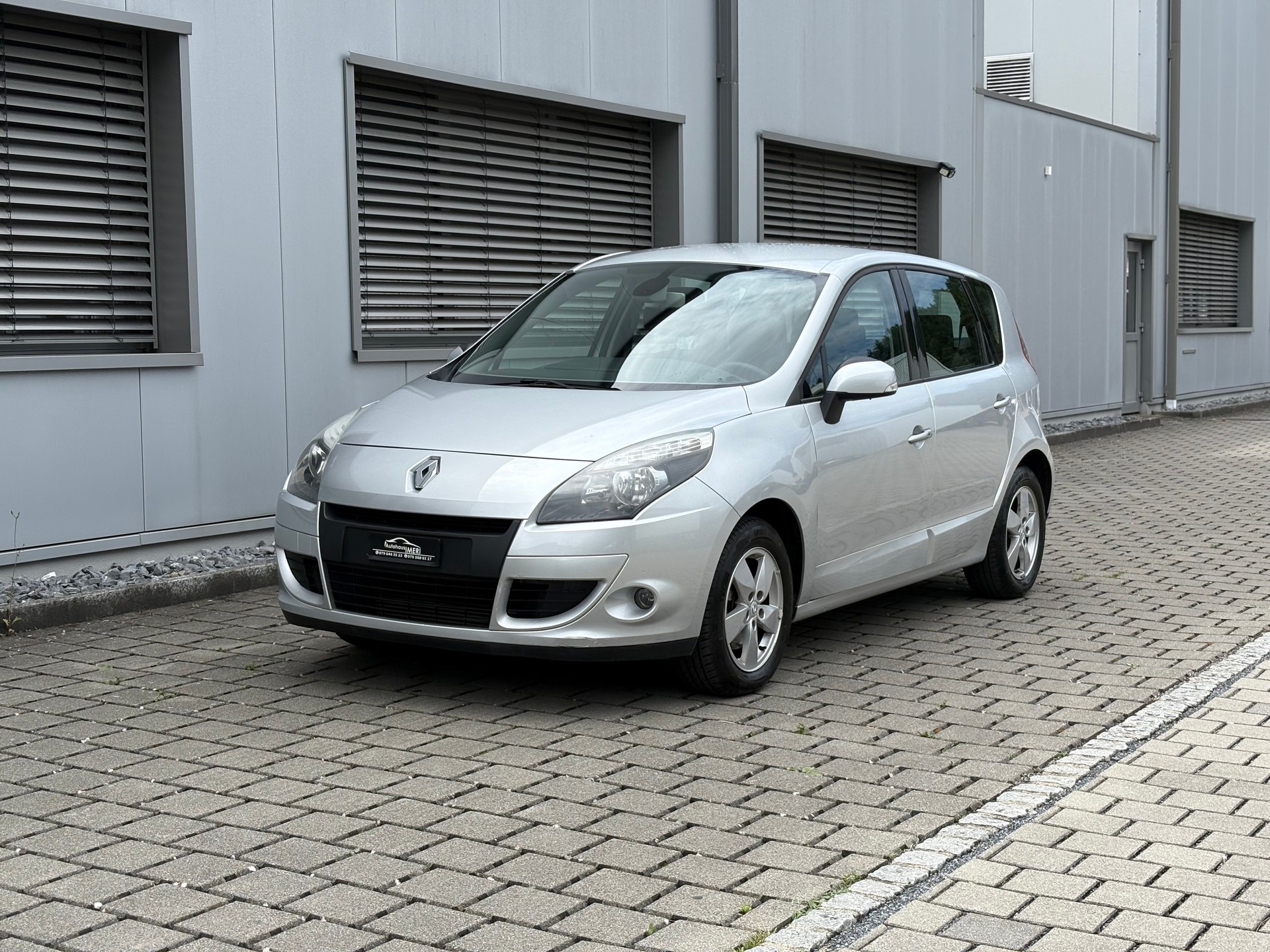 RENAULT Scénic 1.4 16V Turbo Privilège-image-1